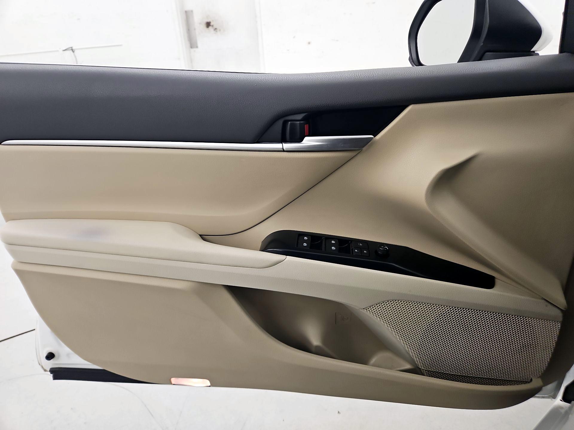 Thumbnail: 2019 Toyota Camry - 12