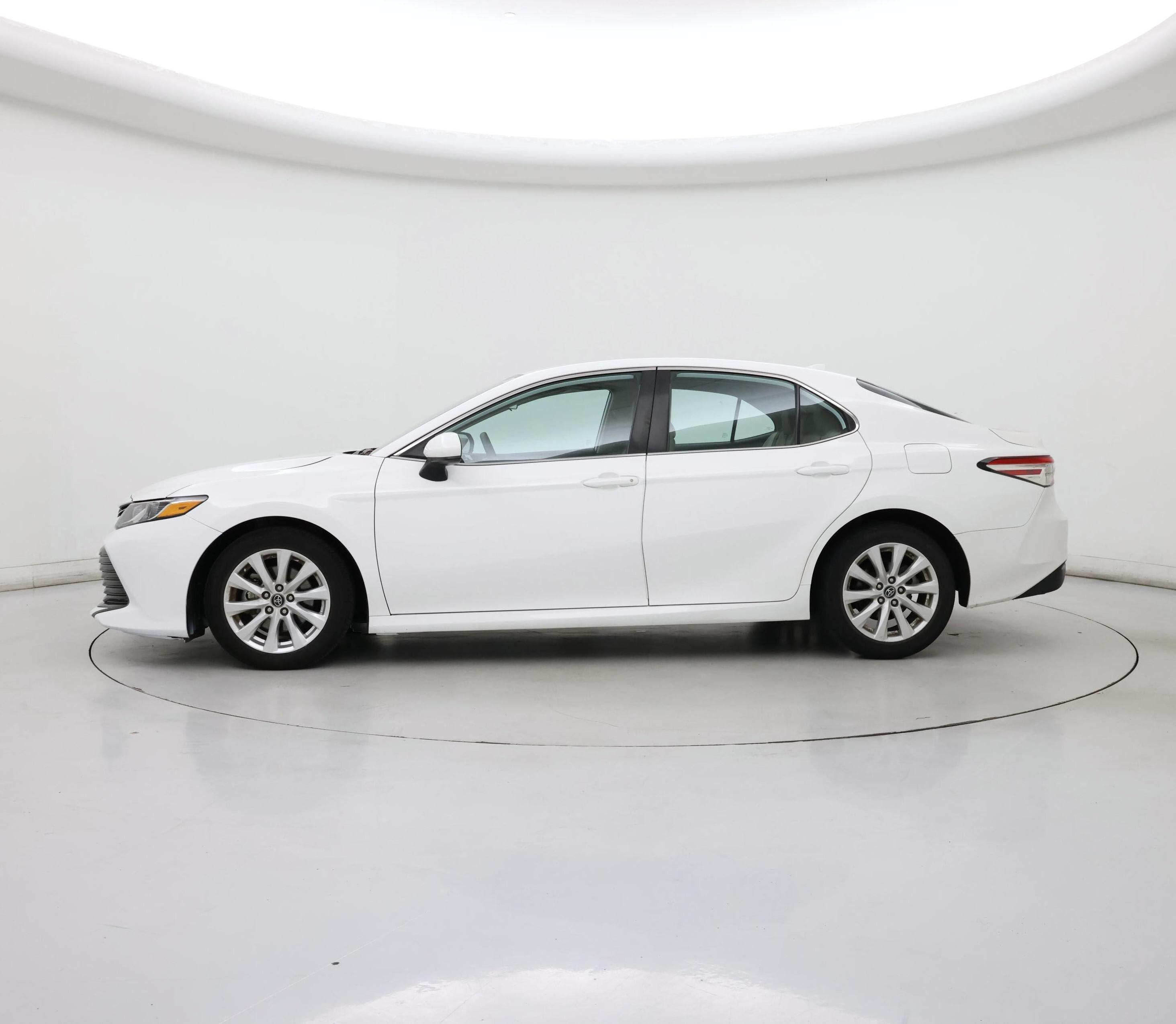Thumbnail: 2019 Toyota Camry - 3