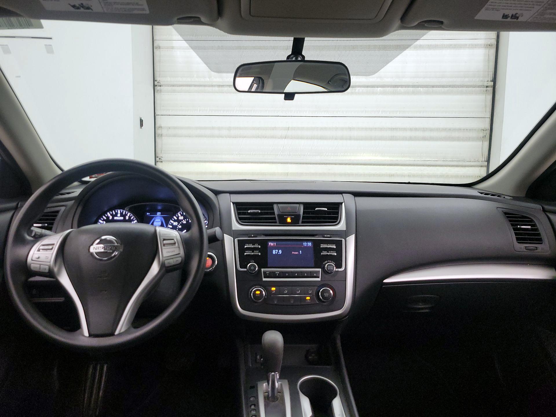 Thumbnail: 2016 Nissan Altima - 9
