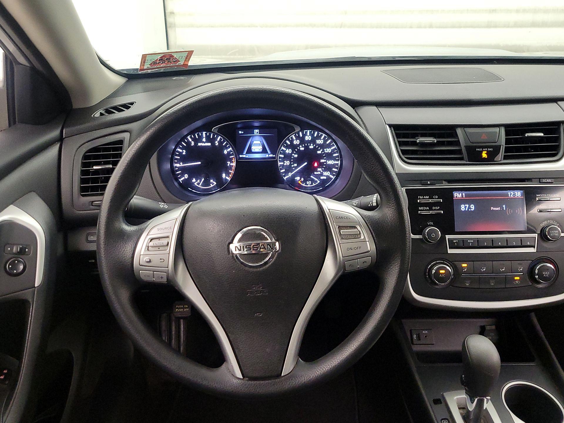 Thumbnail: 2016 Nissan Altima - 10