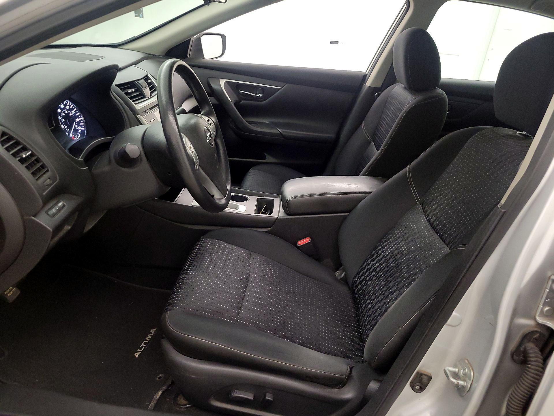 Thumbnail: 2016 Nissan Altima - 11