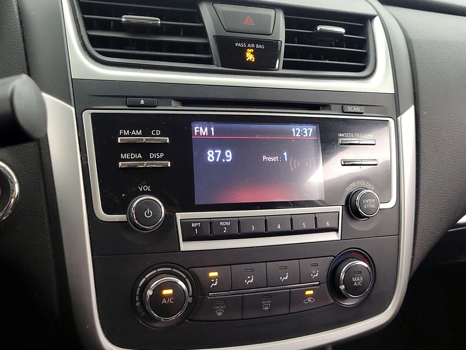 Thumbnail: 2016 Nissan Altima - 15