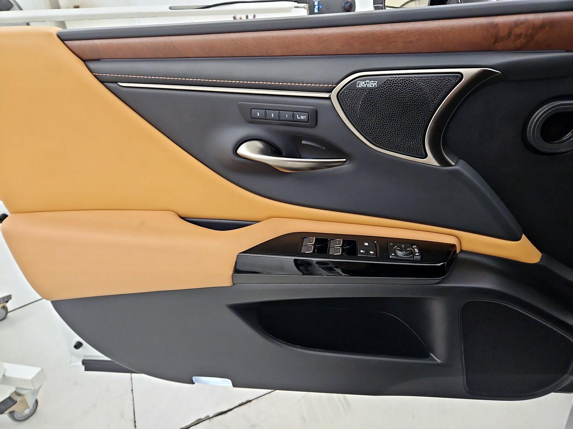 Thumbnail: 2022 Lexus ES - 12
