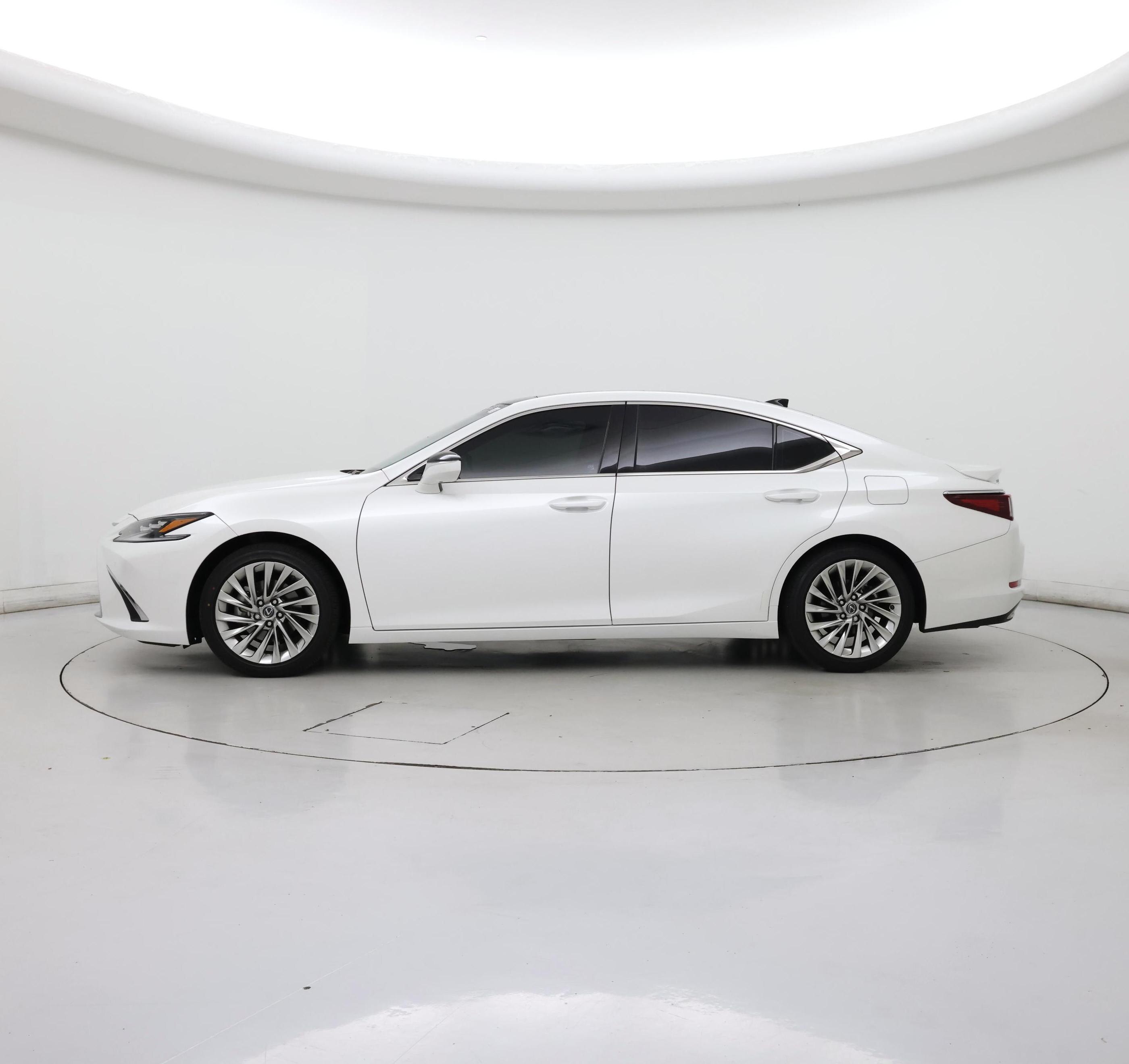 Thumbnail: 2022 Lexus ES - 3