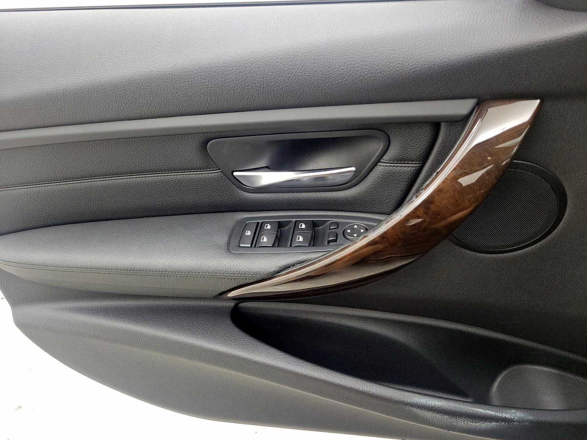 Thumbnail: 2015 BMW 3 Series - 12