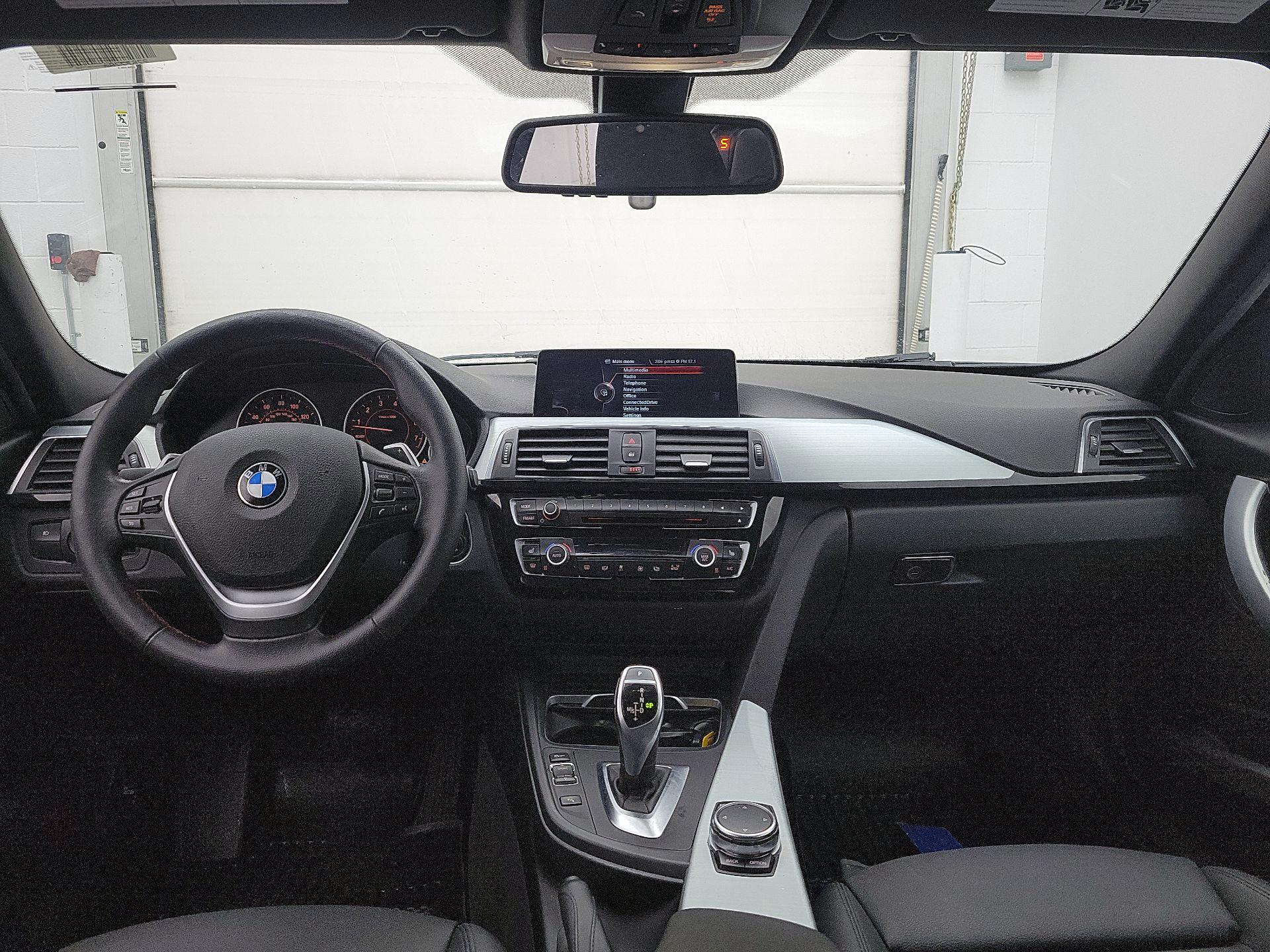 Thumbnail: 2016 BMW 3 Series - 9