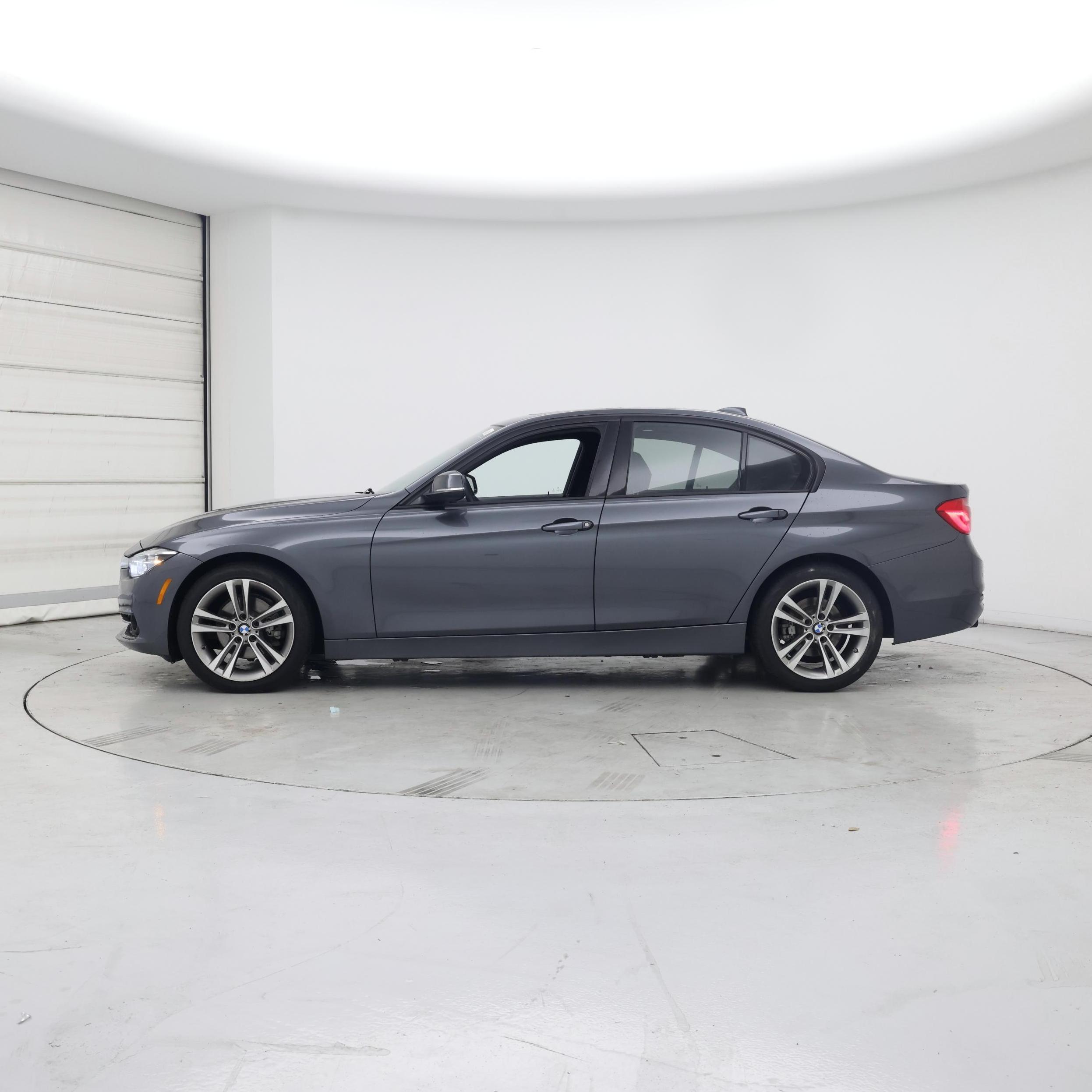 Thumbnail: 2016 BMW 3 Series - 3