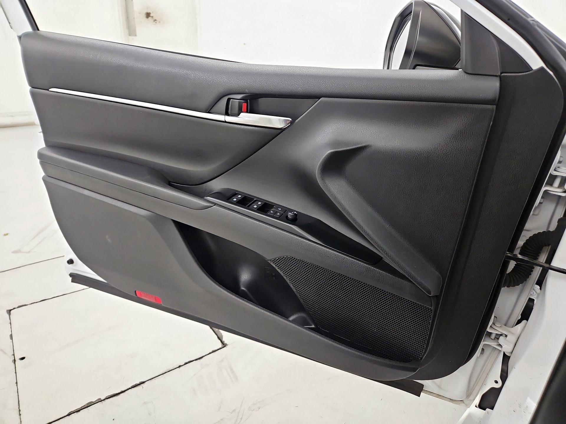 Thumbnail: 2020 Toyota Camry - 12