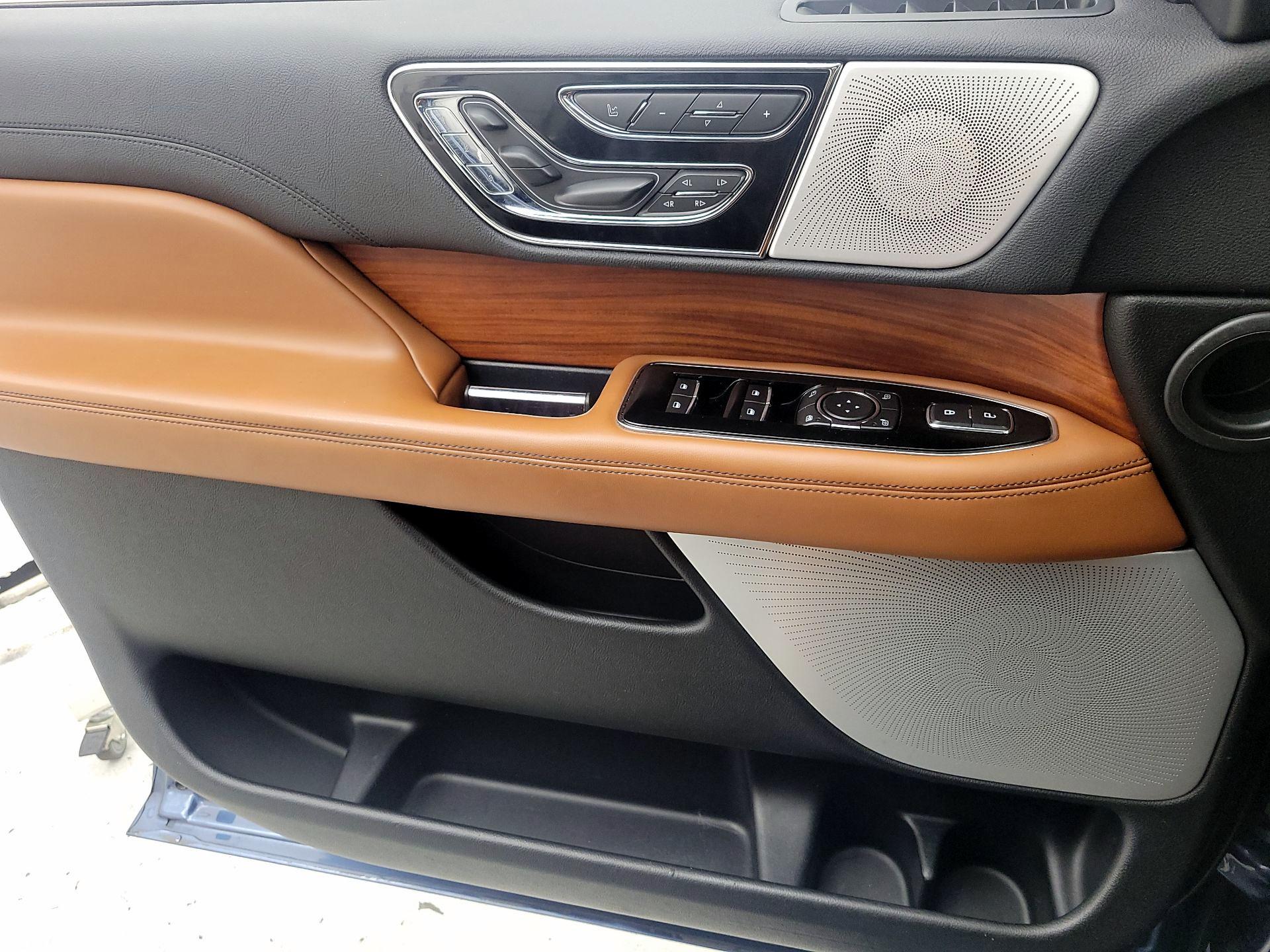 Thumbnail: 2019 Lincoln Navigator - 12
