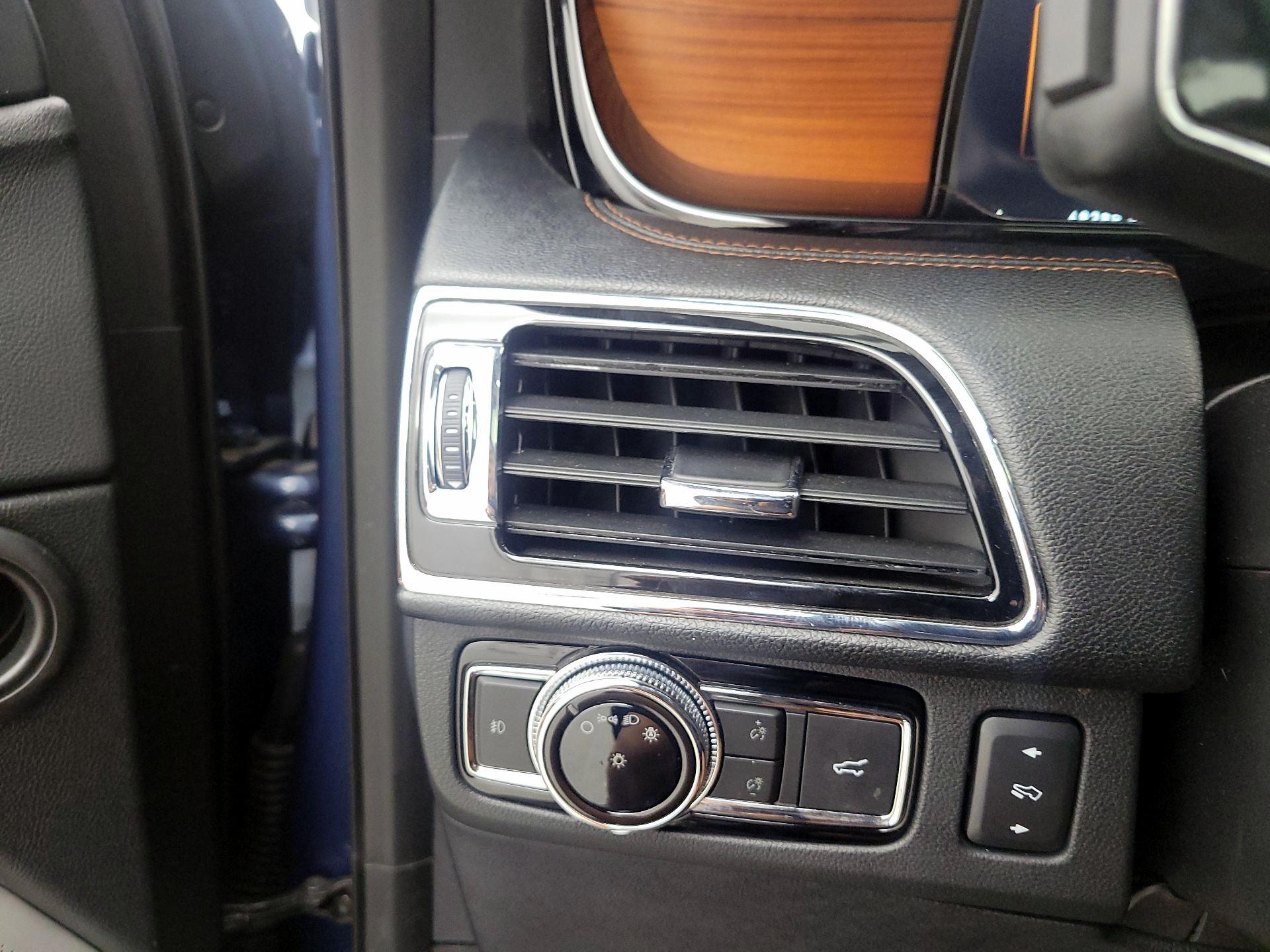 Thumbnail: 2019 Lincoln Navigator - 13