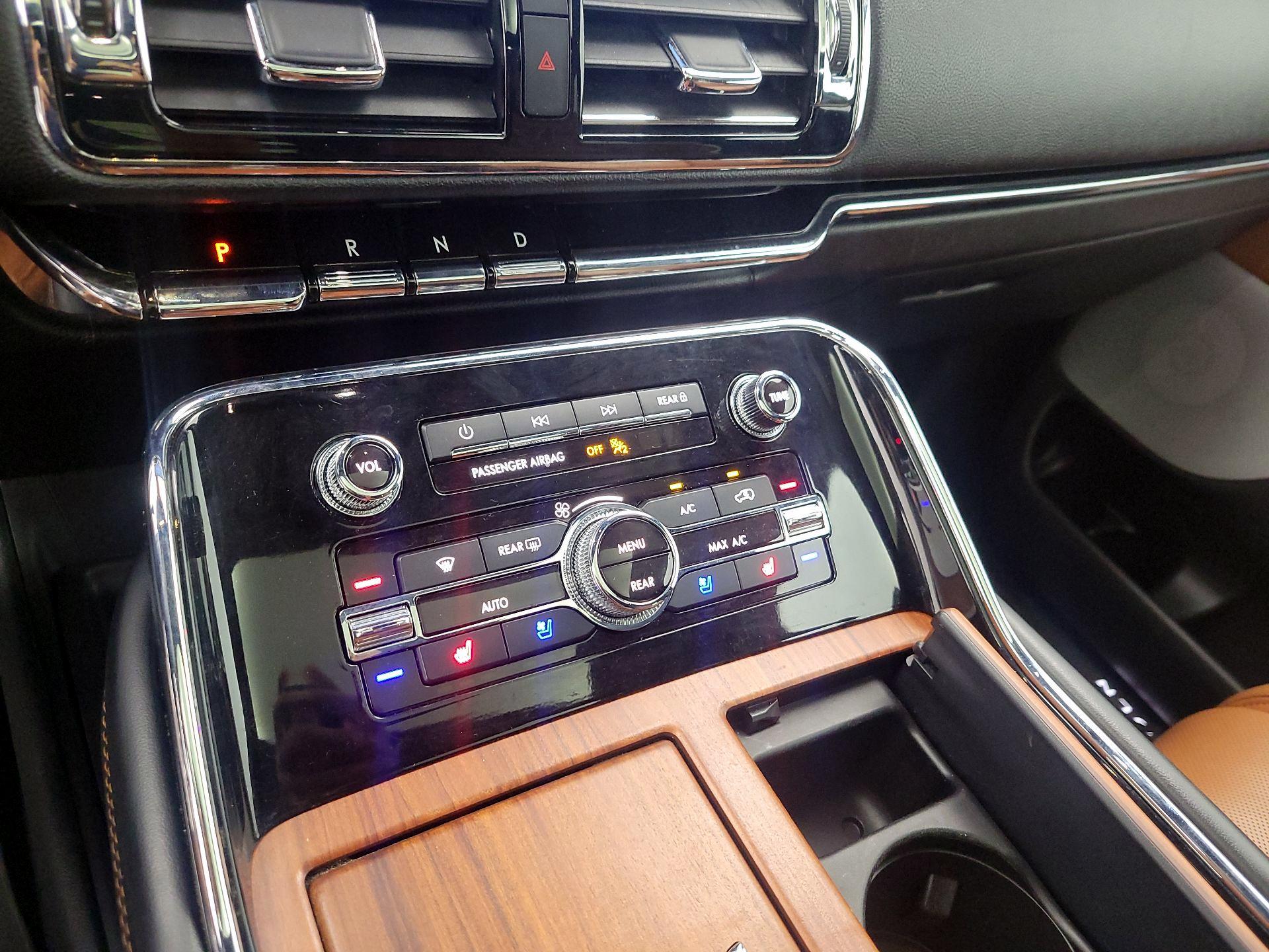 Thumbnail: 2019 Lincoln Navigator - 16