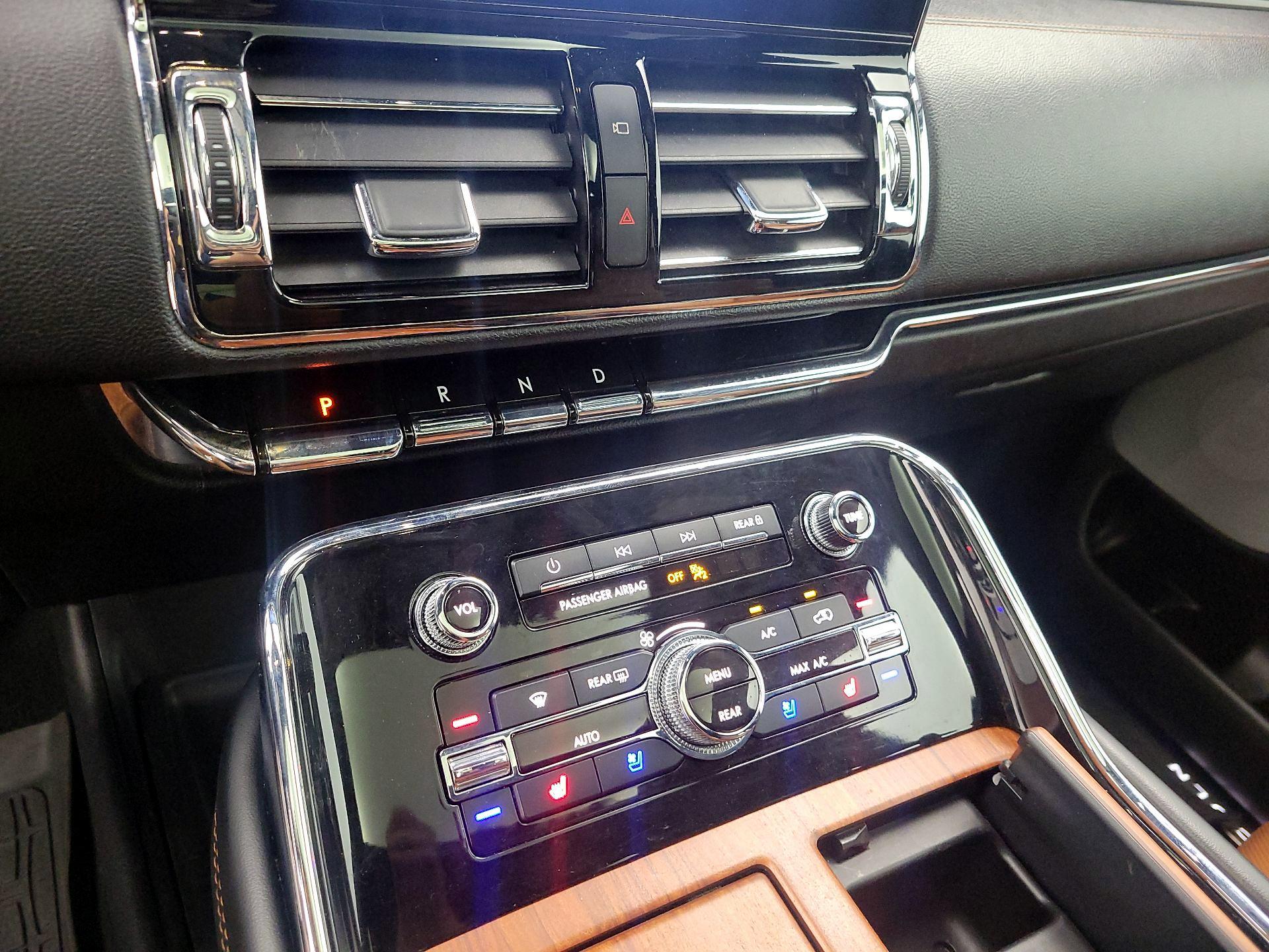 Thumbnail: 2019 Lincoln Navigator - 17