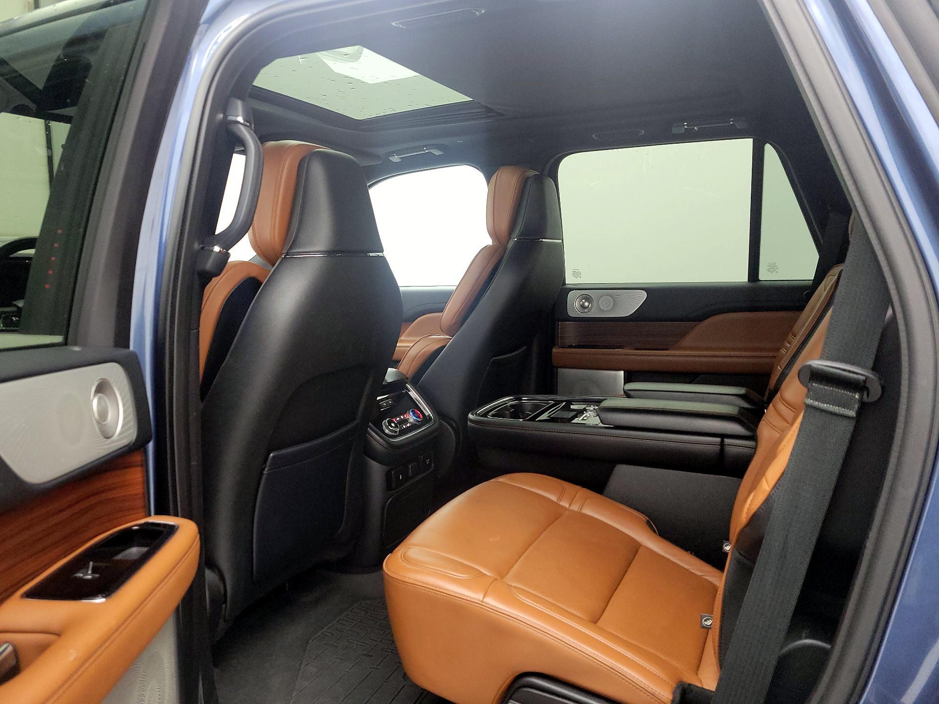 Thumbnail: 2019 Lincoln Navigator - 19