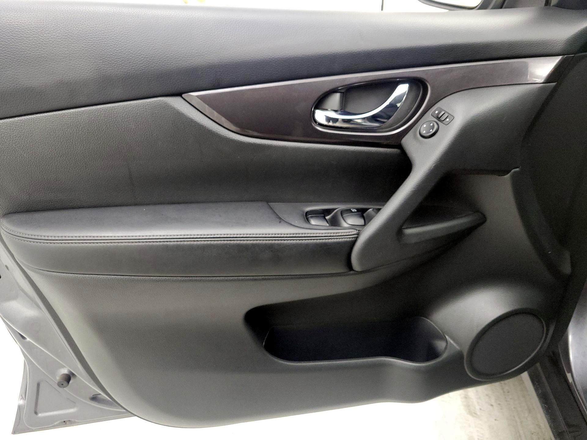 Thumbnail: 2018 Nissan Rogue - 12