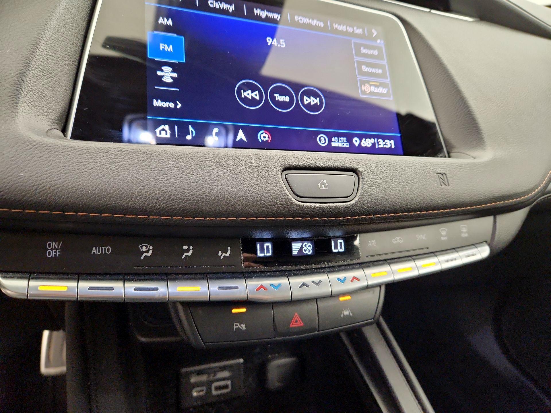 Thumbnail: 2020 Cadillac XT4 - 17