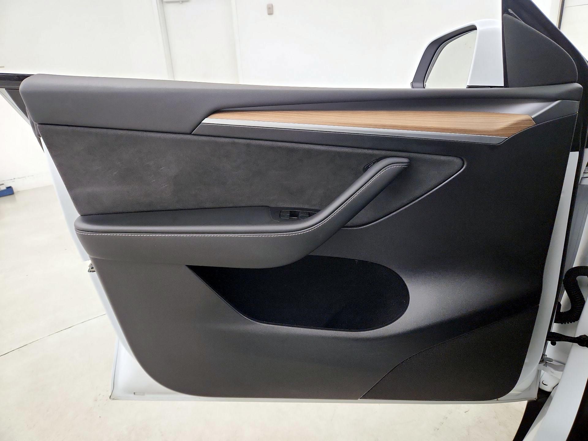 Thumbnail: 2023 Tesla Model Y - 12