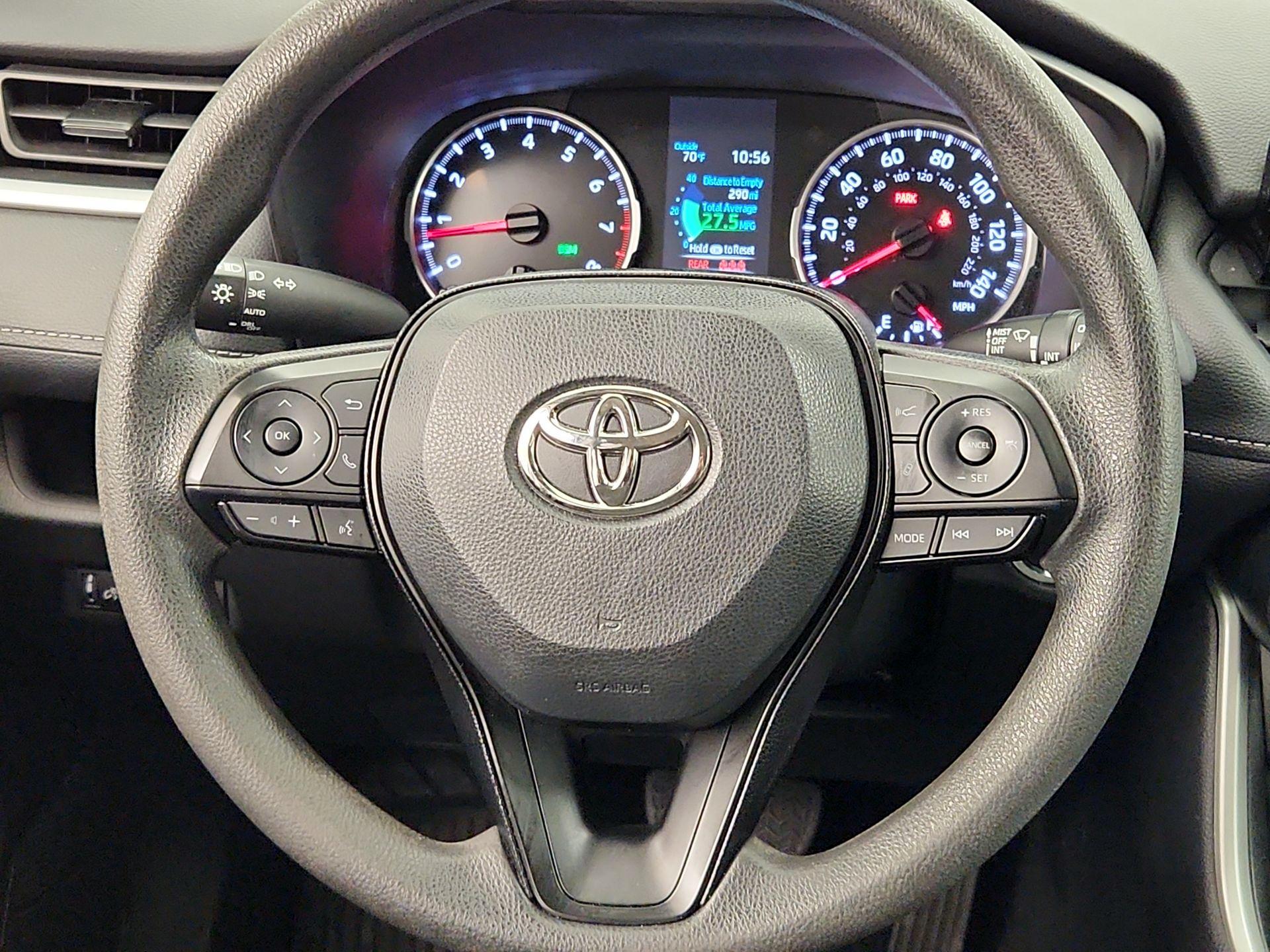 Thumbnail: 2022 Toyota RAV4 - 10