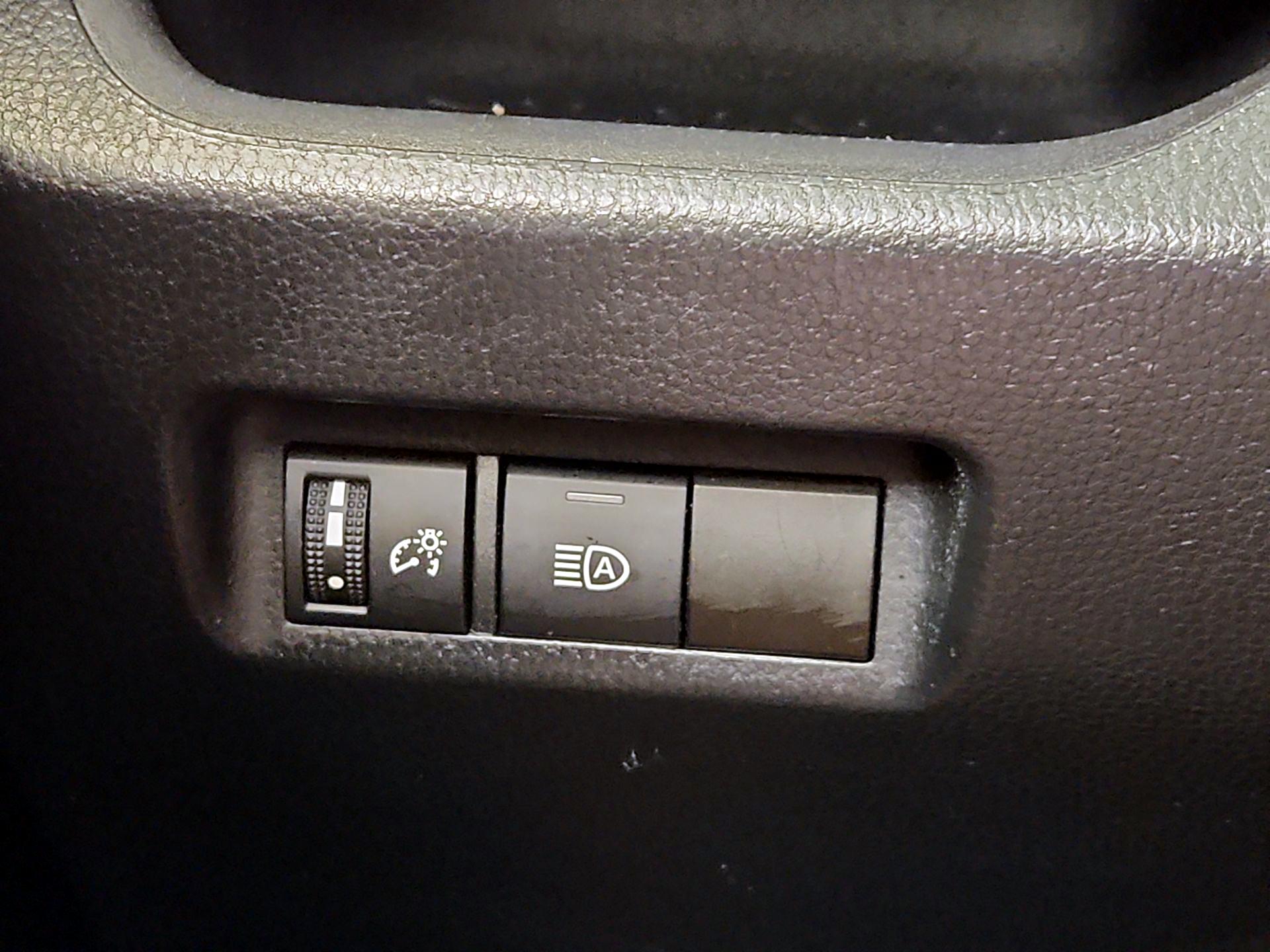Thumbnail: 2022 Toyota RAV4 - 13