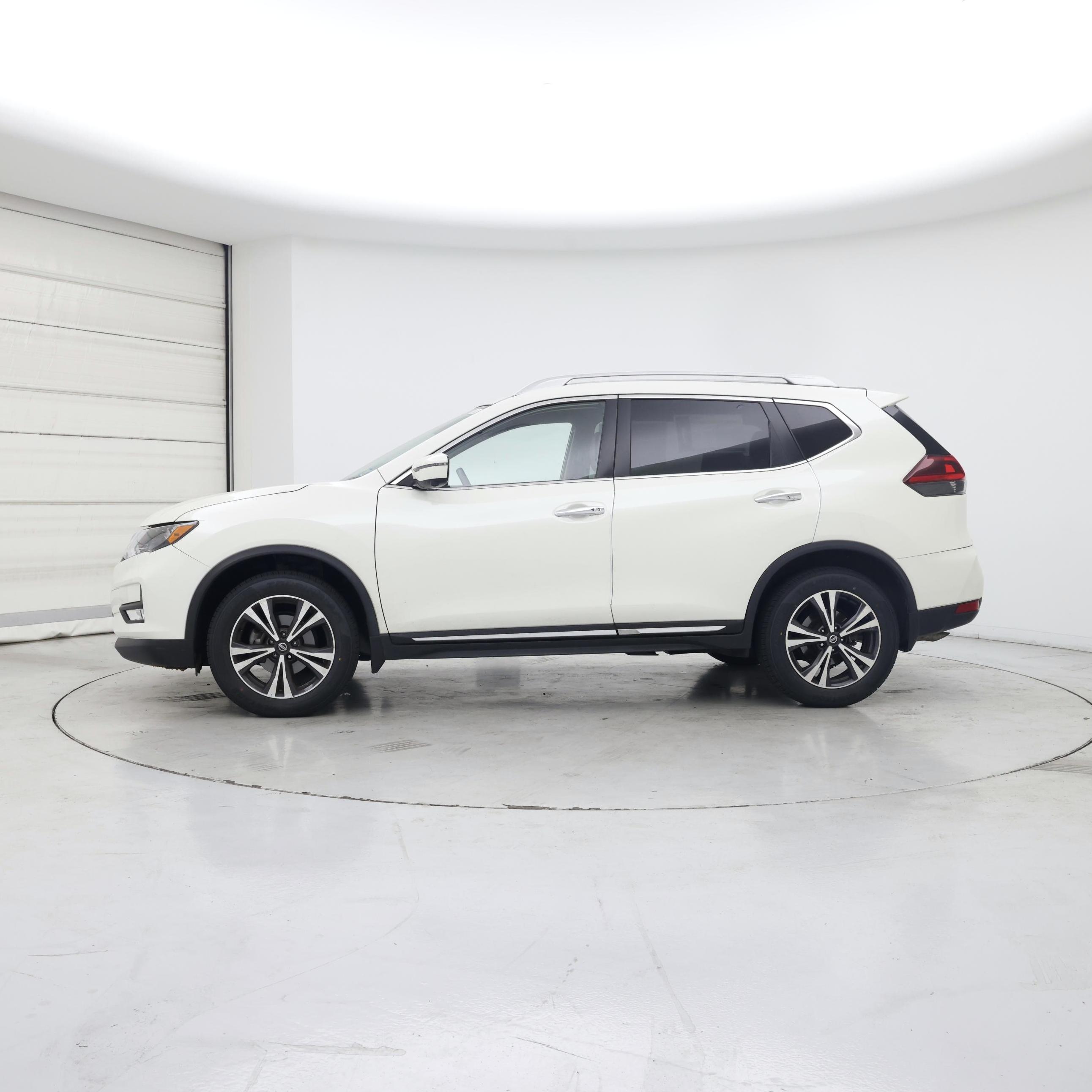 Thumbnail: 2018 Nissan Rogue - 3
