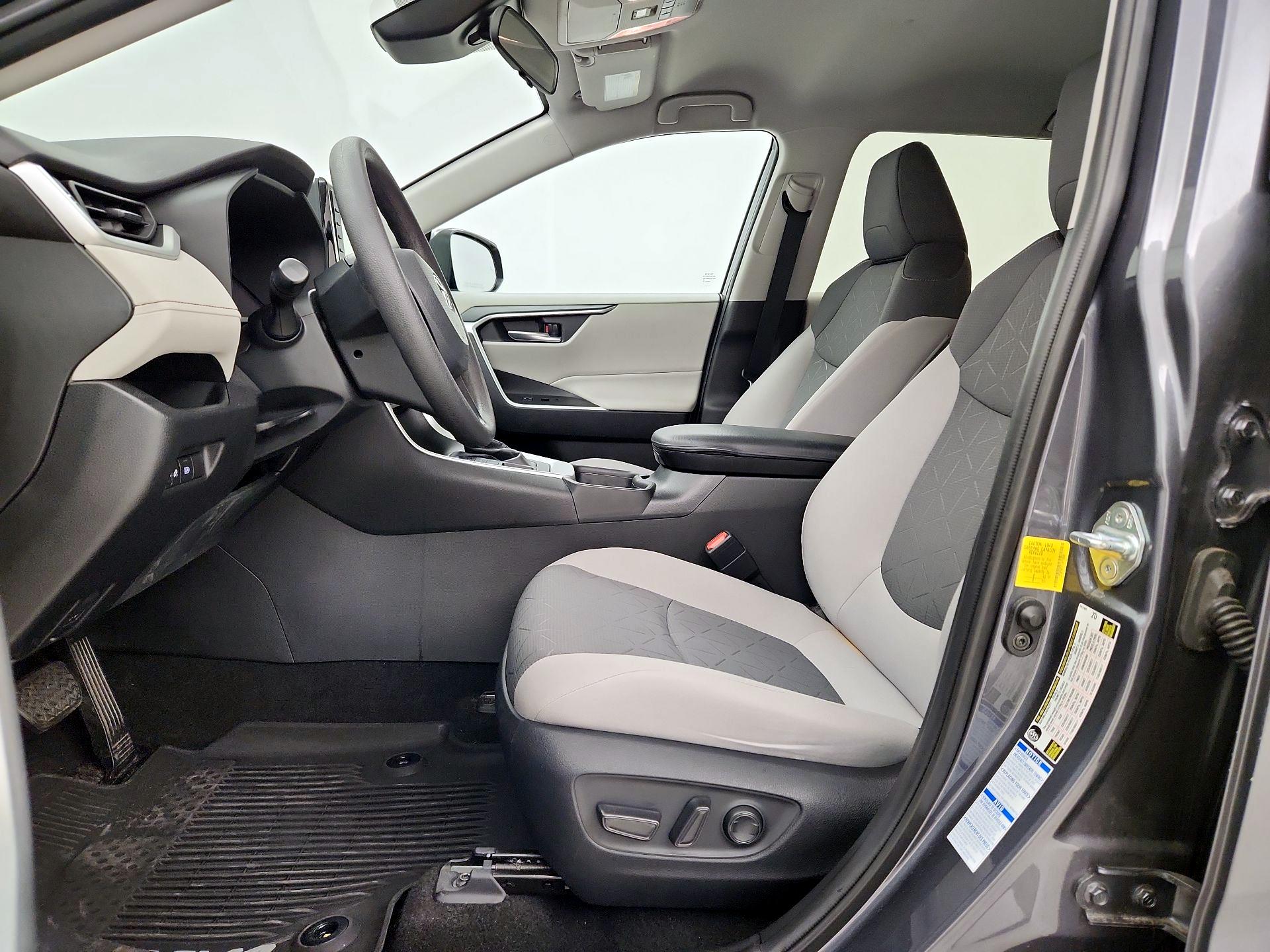 Thumbnail: 2020 Toyota RAV4 - 11