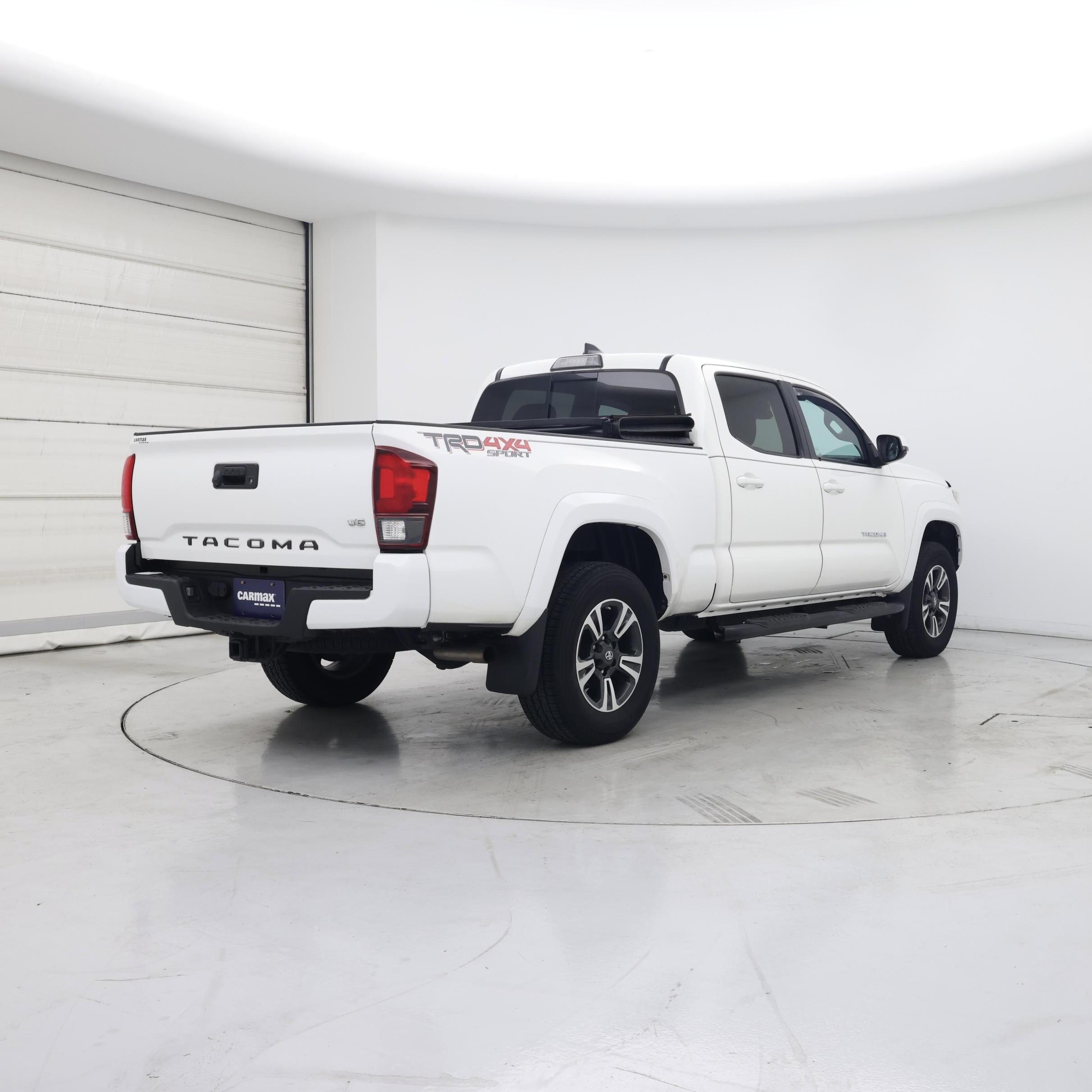 Thumbnail: 2019 Toyota Tacoma - 8