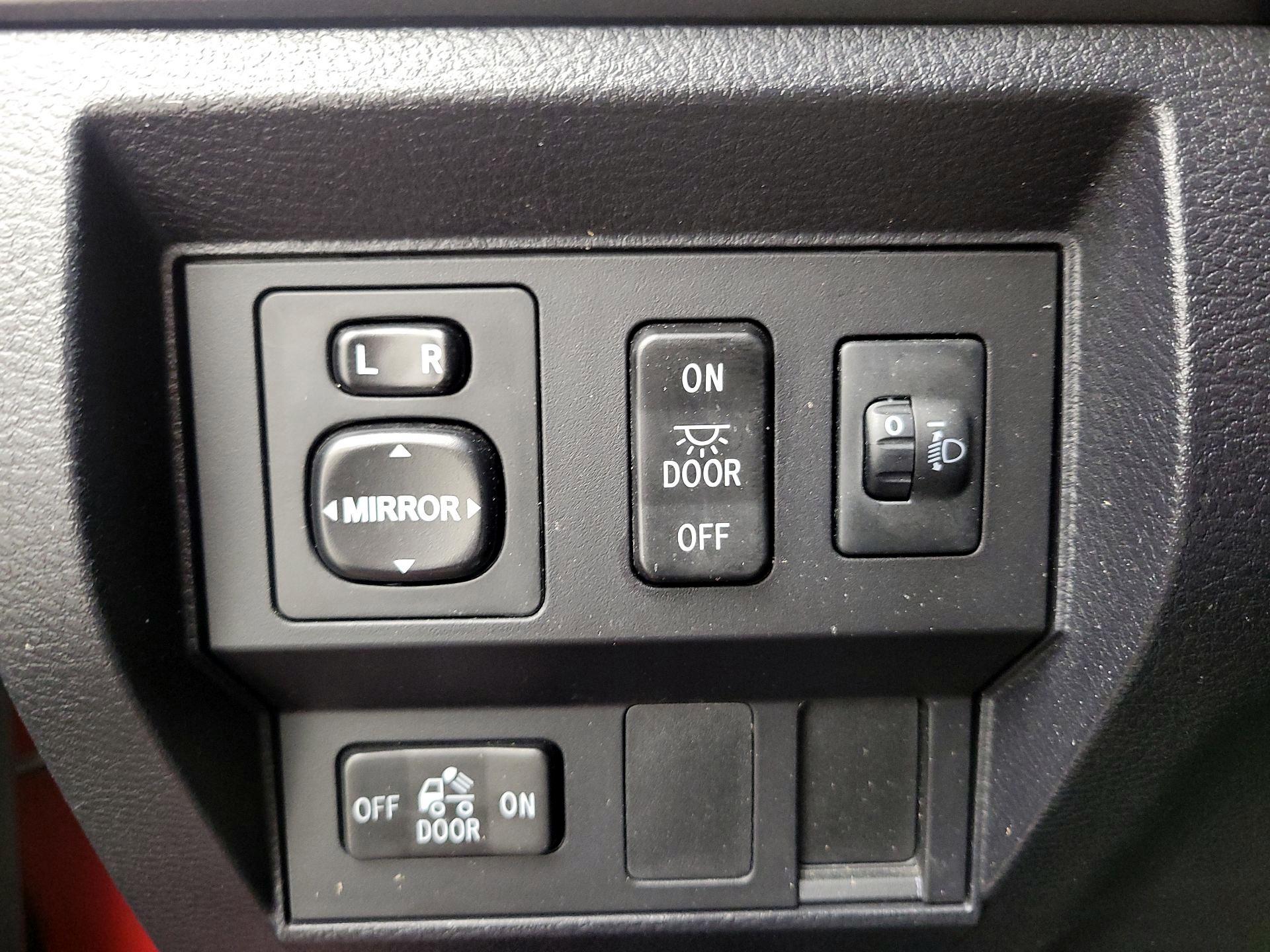 Thumbnail: 2017 Toyota Tundra - 13