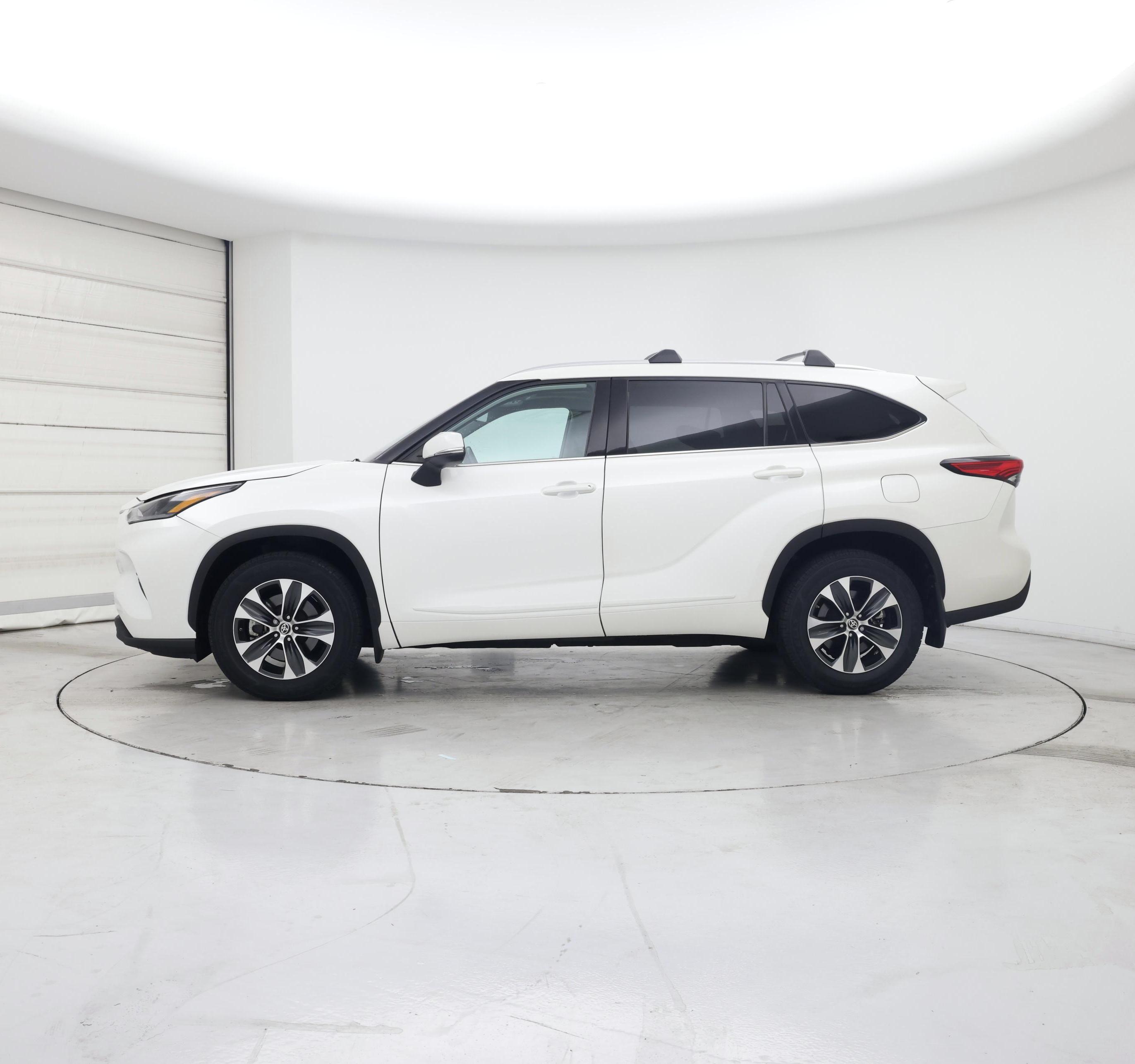 Thumbnail: 2021 Toyota Highlander - 3