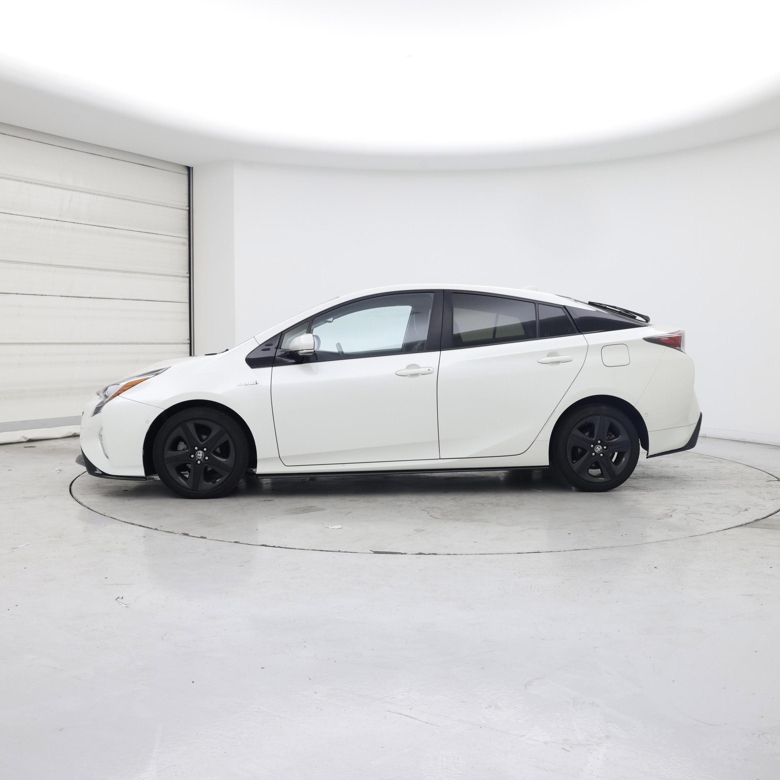 Thumbnail: 2017 Toyota Prius - 3