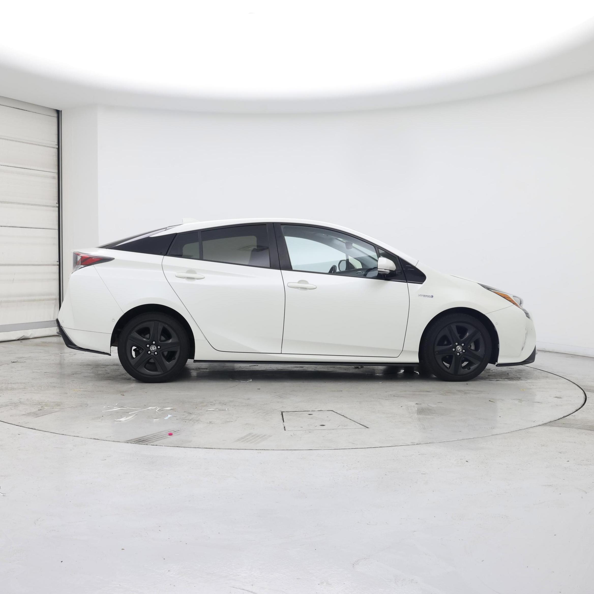 Thumbnail: 2017 Toyota Prius - 7