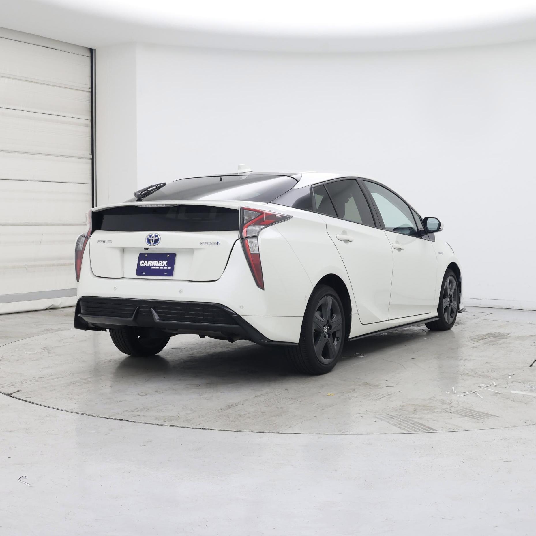 Thumbnail: 2017 Toyota Prius - 8