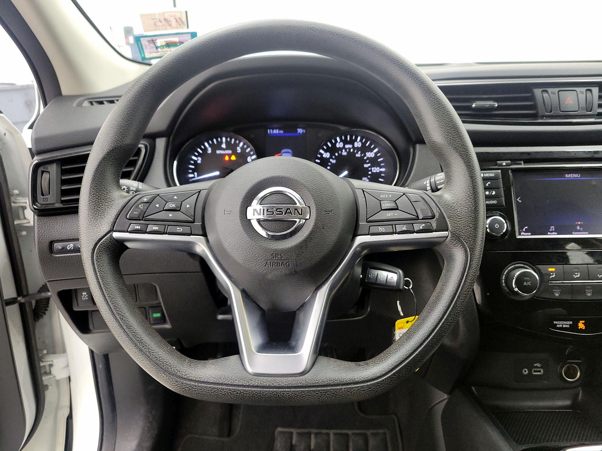 Thumbnail: 2019 Nissan Rogue Sport - 10