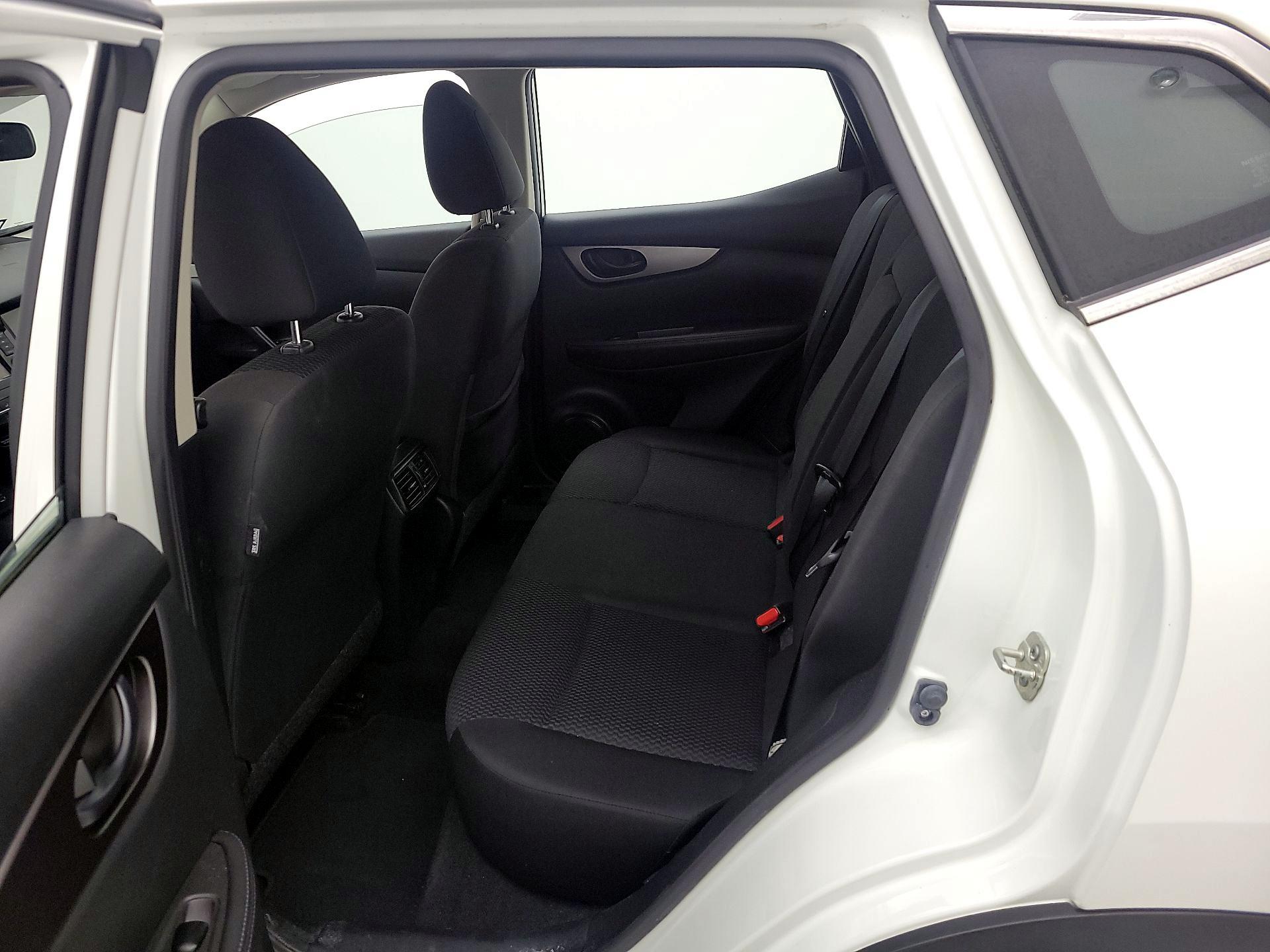 Thumbnail: 2019 Nissan Rogue Sport - 19