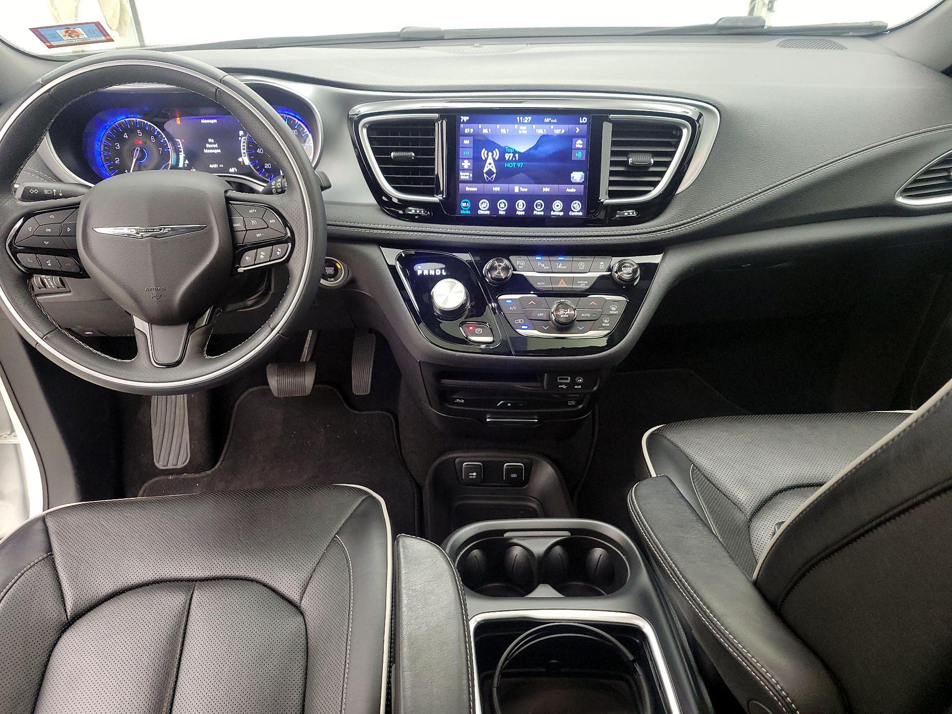 Thumbnail: 2018 Chrysler Pacifica - 9