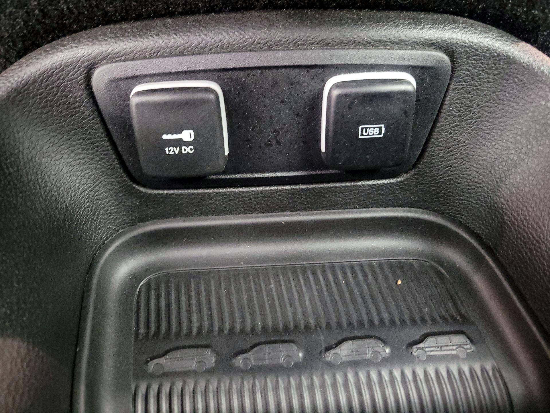 Thumbnail: 2018 Chrysler Pacifica - 18