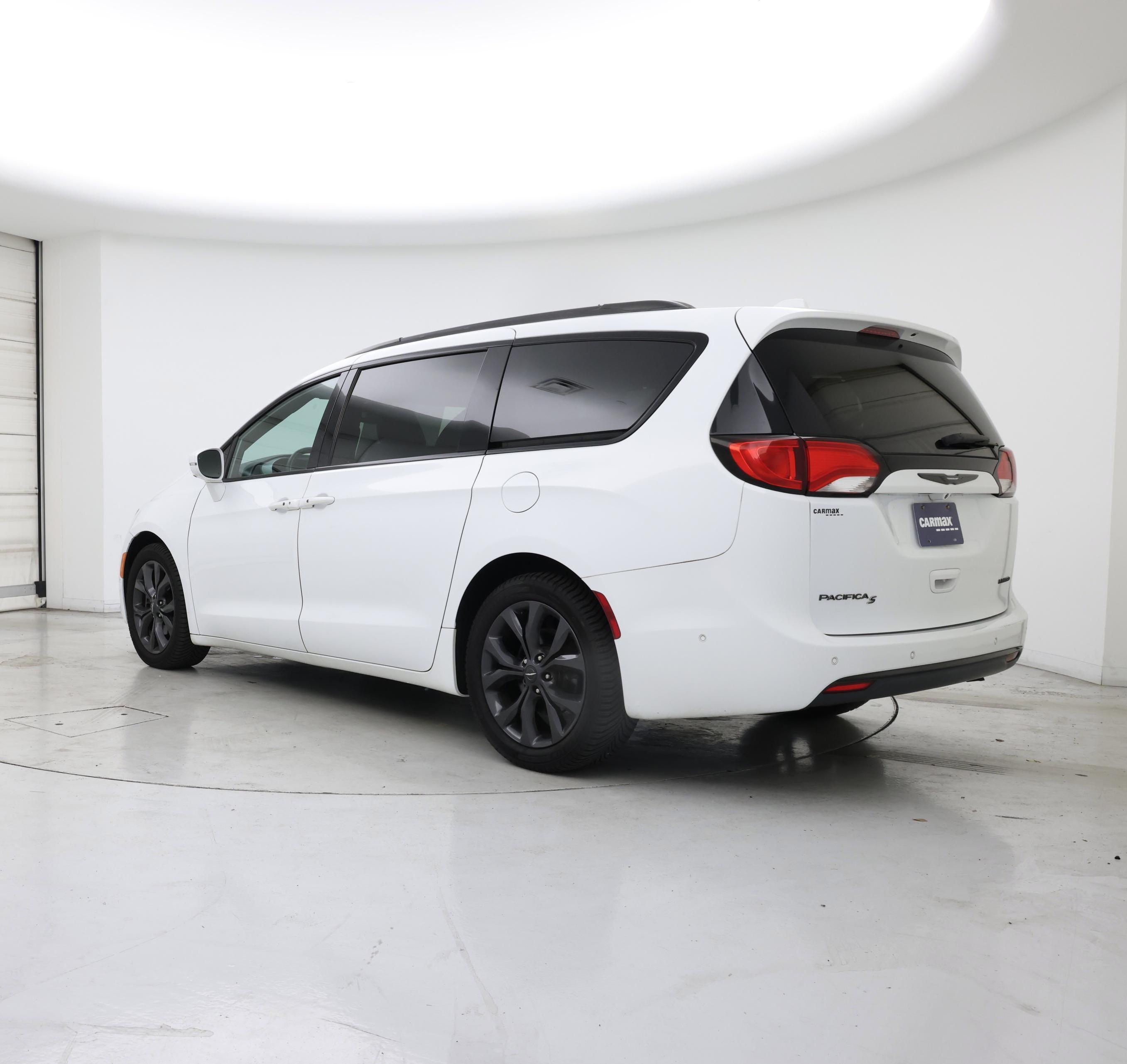 Thumbnail: 2018 Chrysler Pacifica - 2