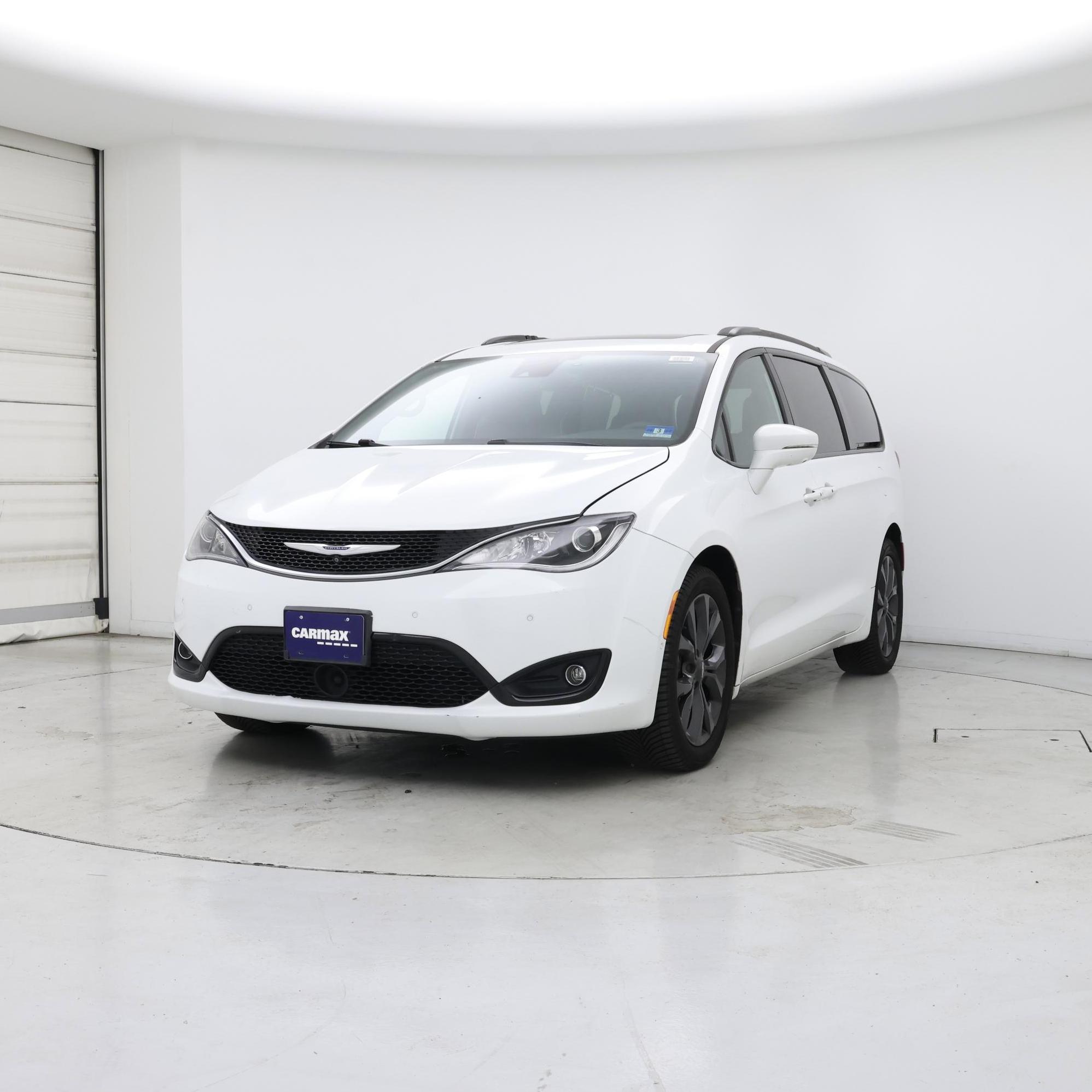 Thumbnail: 2018 Chrysler Pacifica - 4