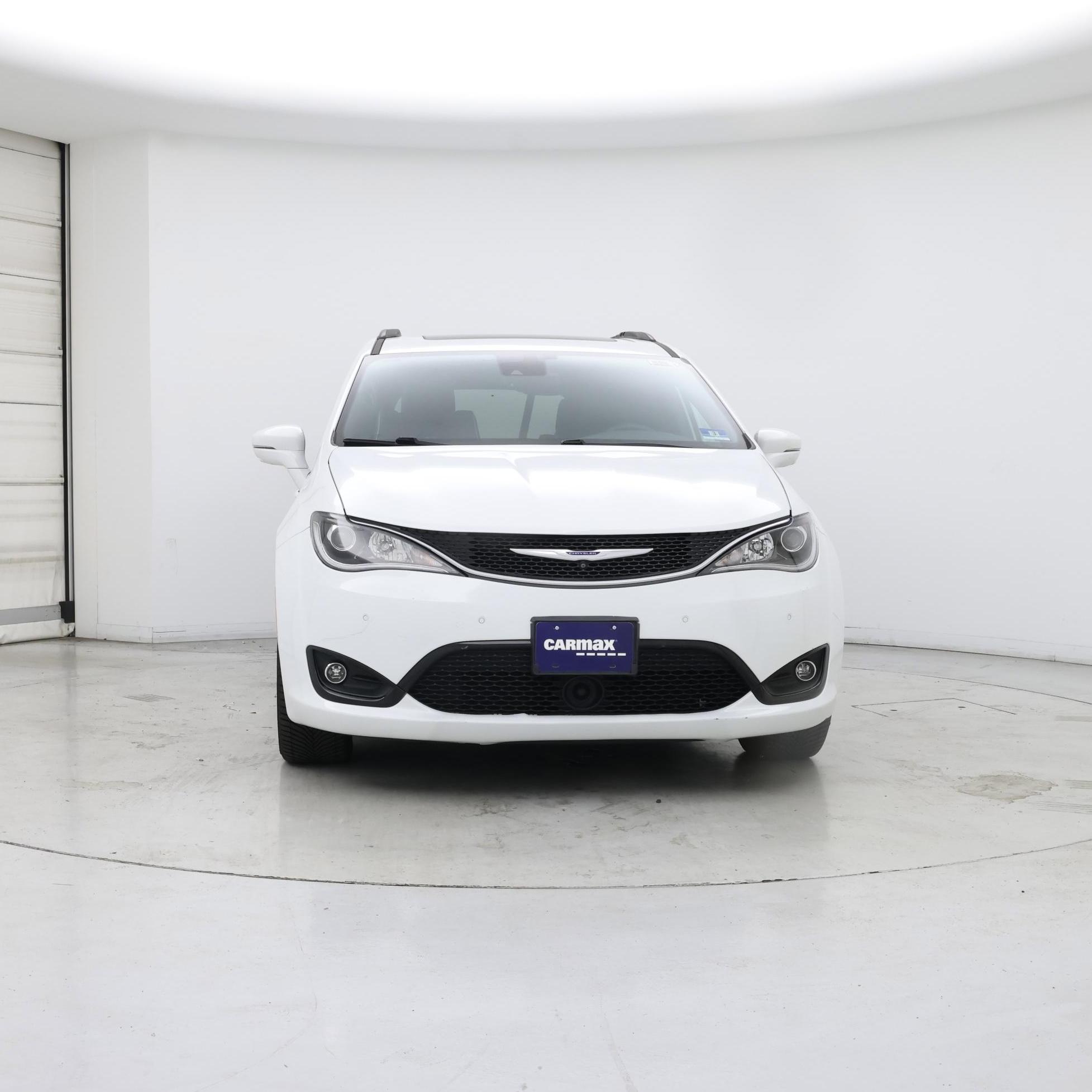 Thumbnail: 2018 Chrysler Pacifica - 5