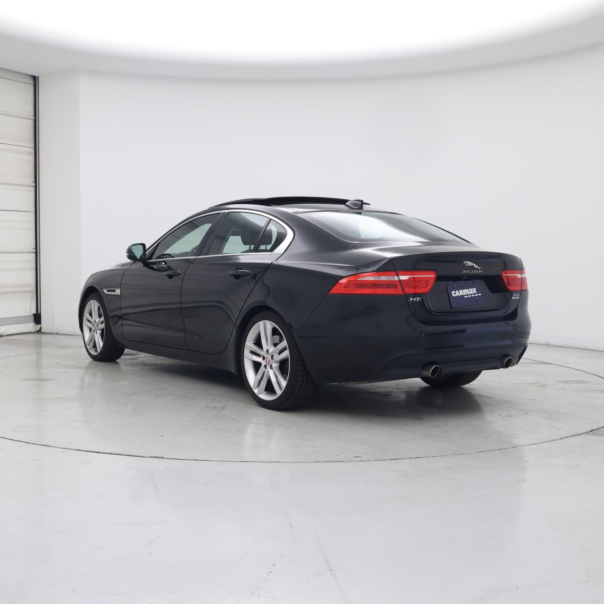Thumbnail: 2017 Jaguar XE - 2