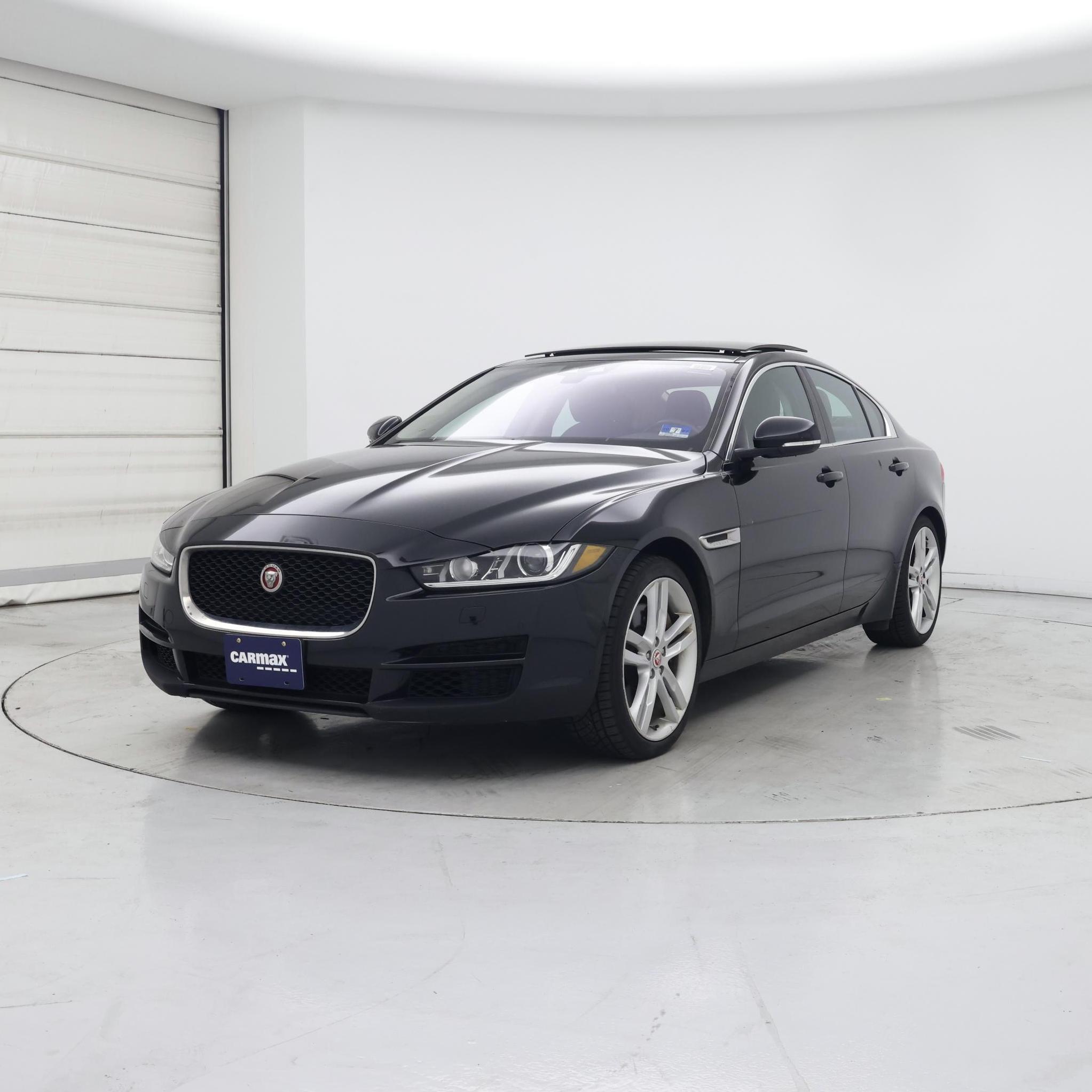 Thumbnail: 2017 Jaguar XE - 4