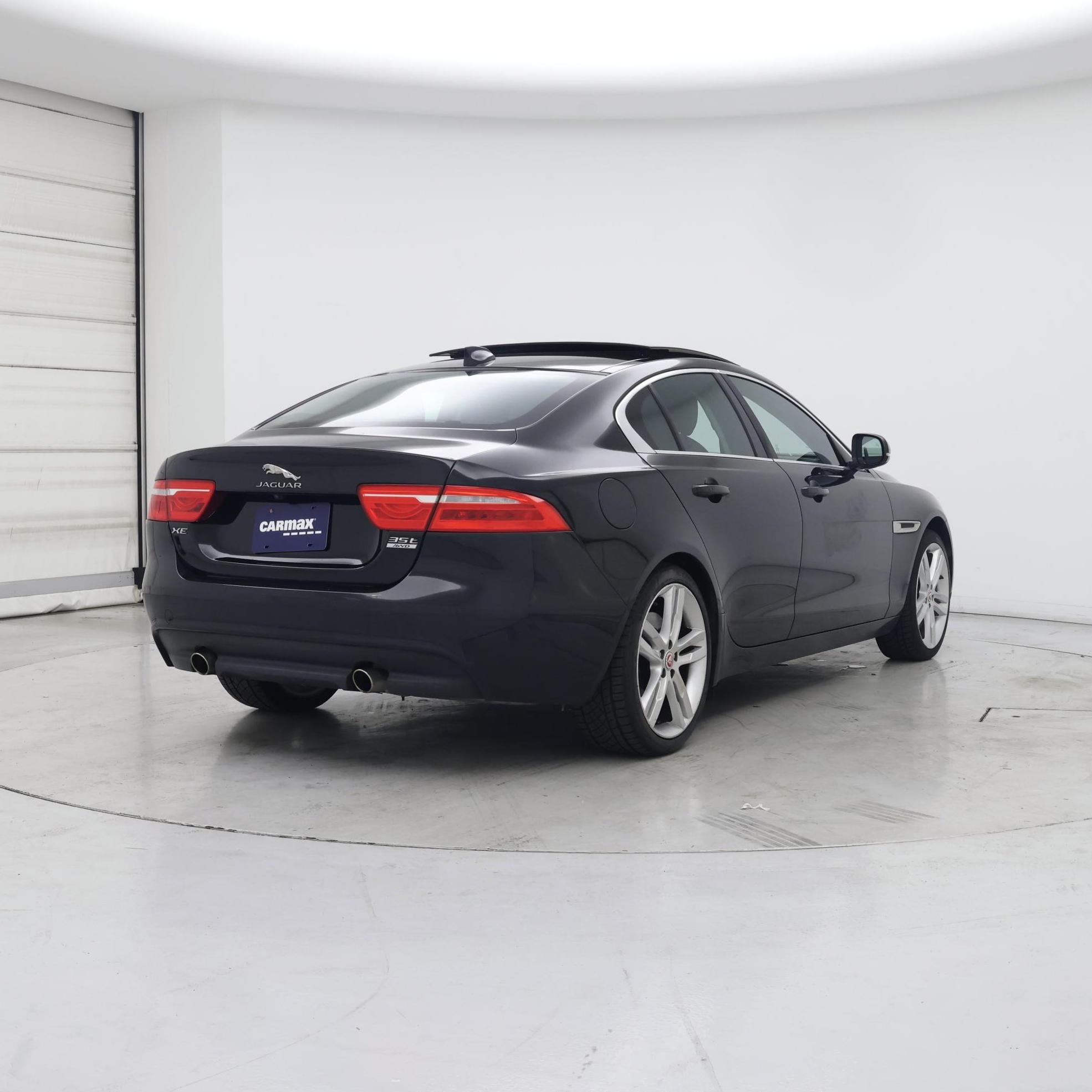 Thumbnail: 2017 Jaguar XE - 8
