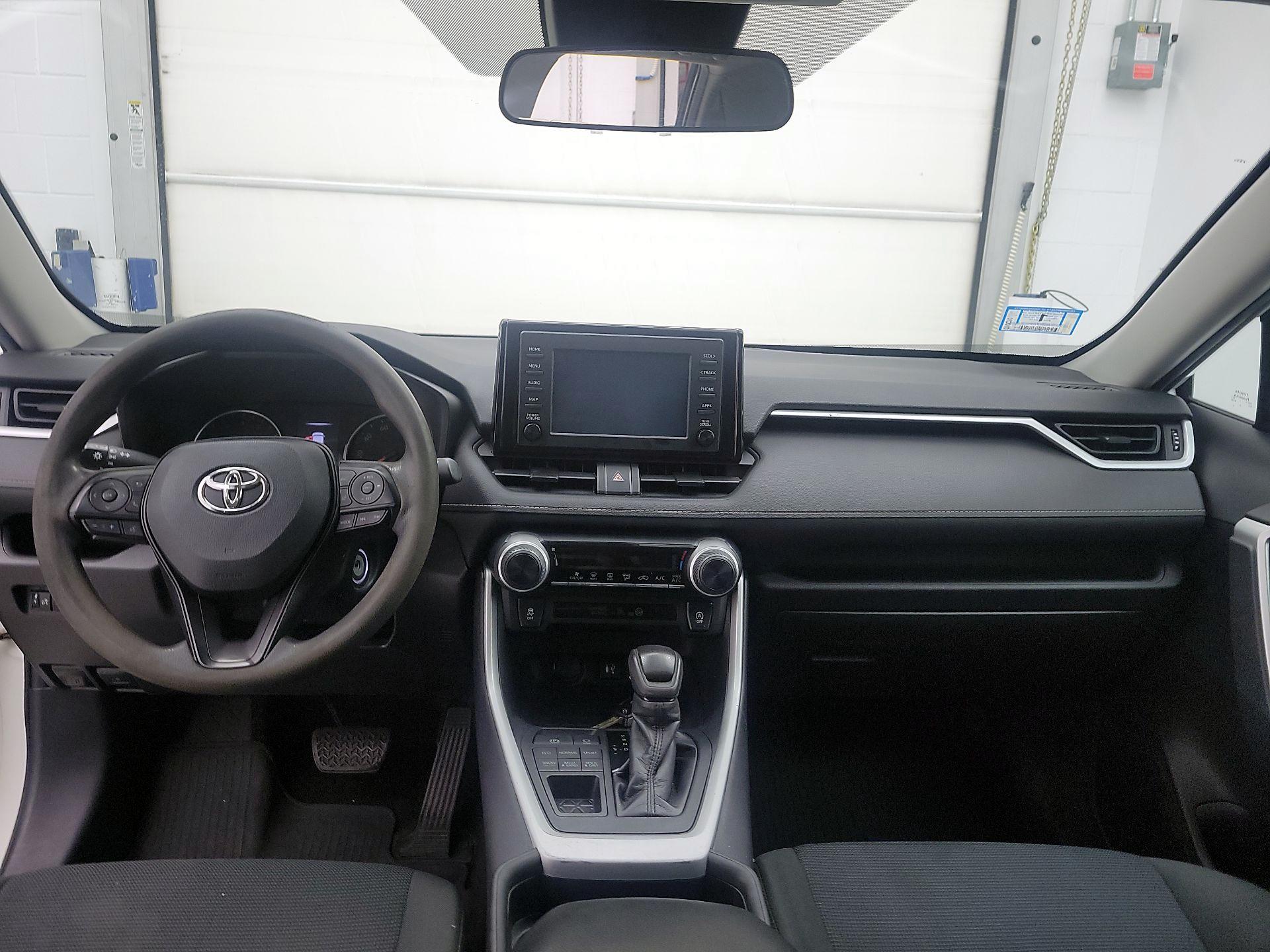 Thumbnail: 2019 Toyota RAV4 - 9