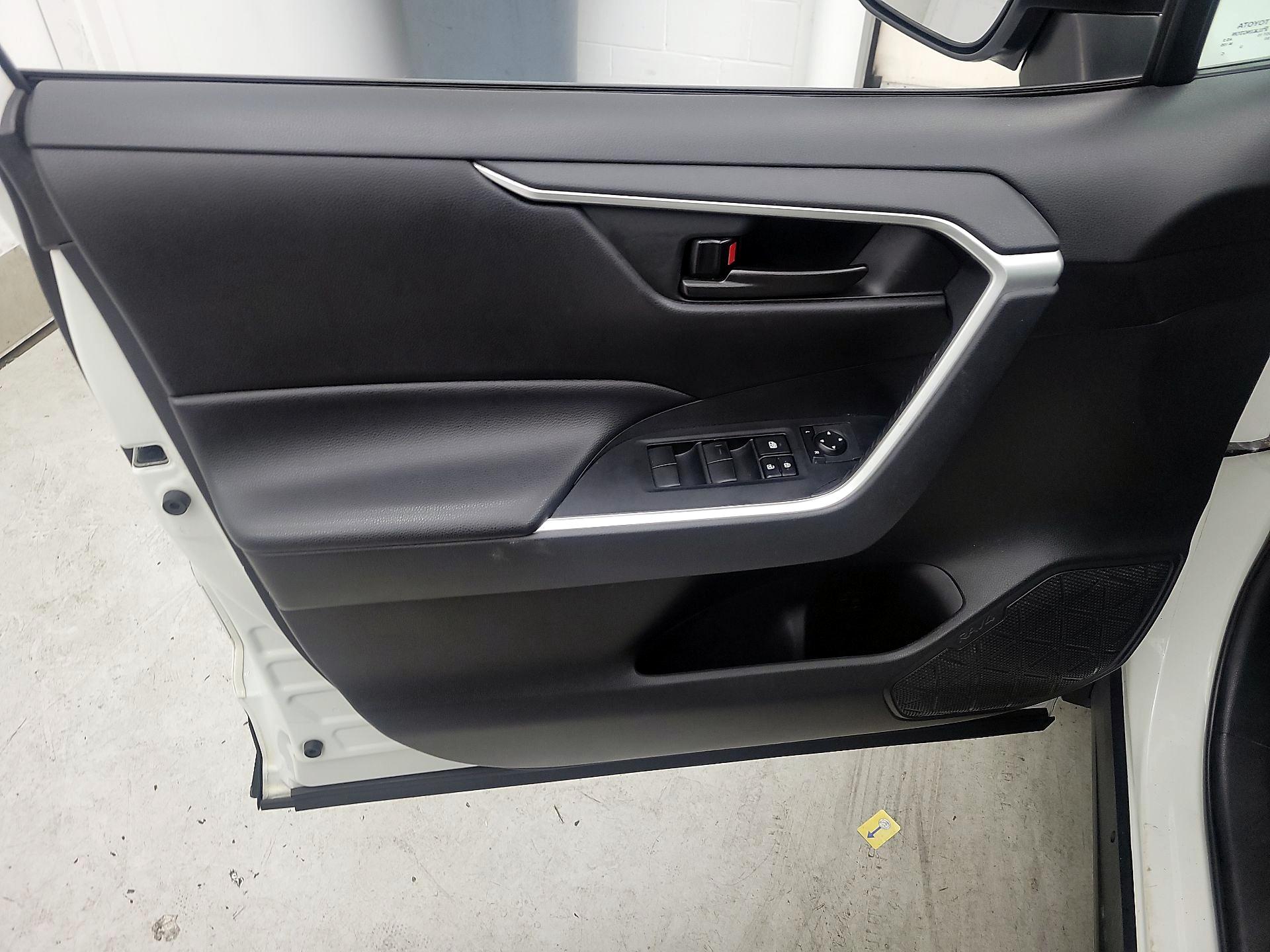Thumbnail: 2019 Toyota RAV4 - 12