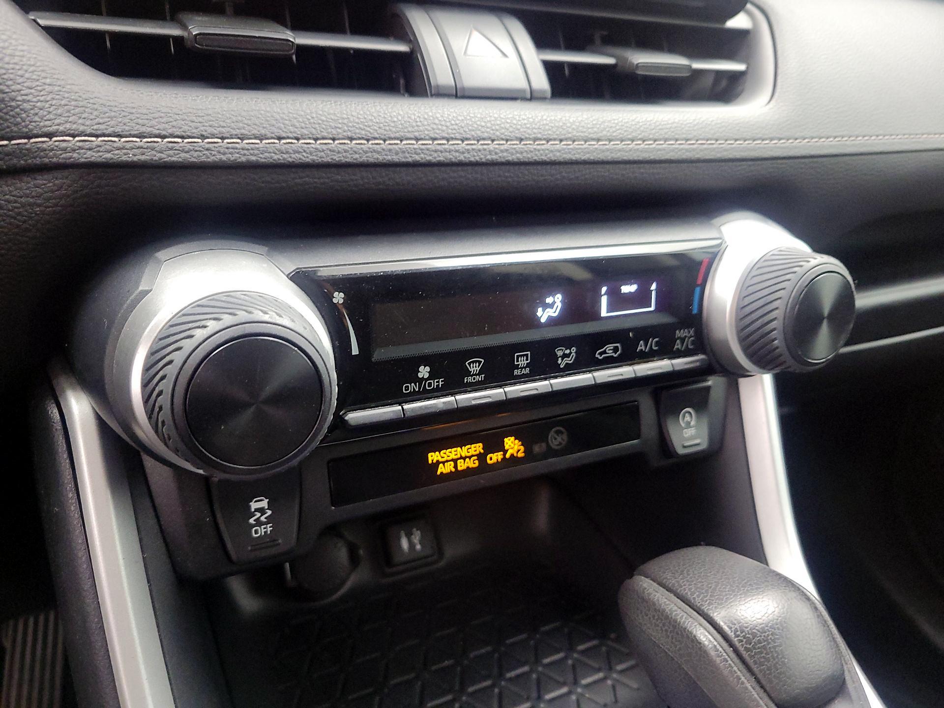 Thumbnail: 2019 Toyota RAV4 - 16