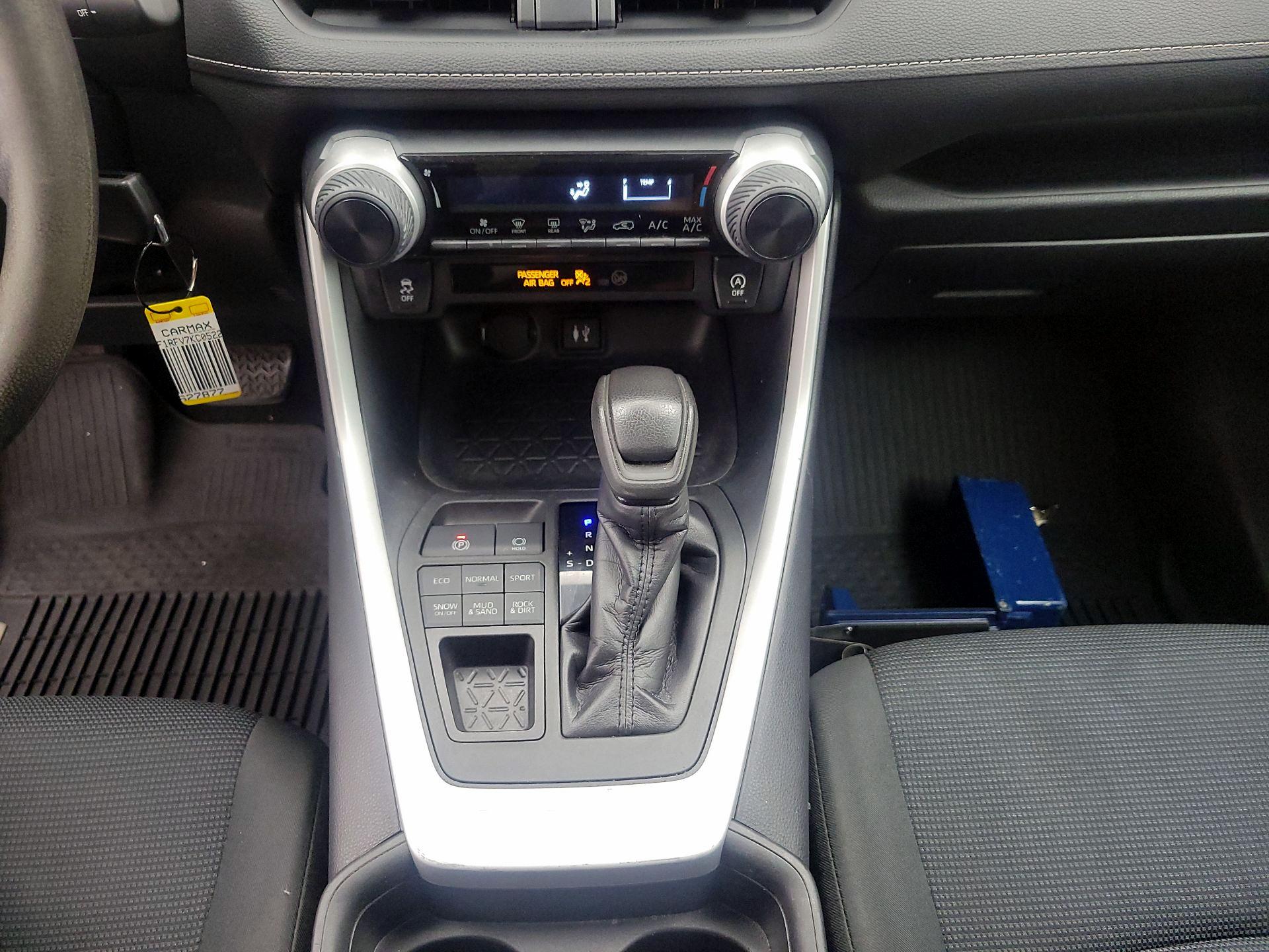 Thumbnail: 2019 Toyota RAV4 - 17