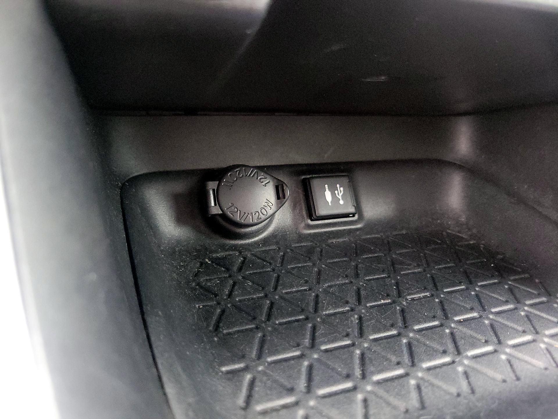 Thumbnail: 2019 Toyota RAV4 - 18
