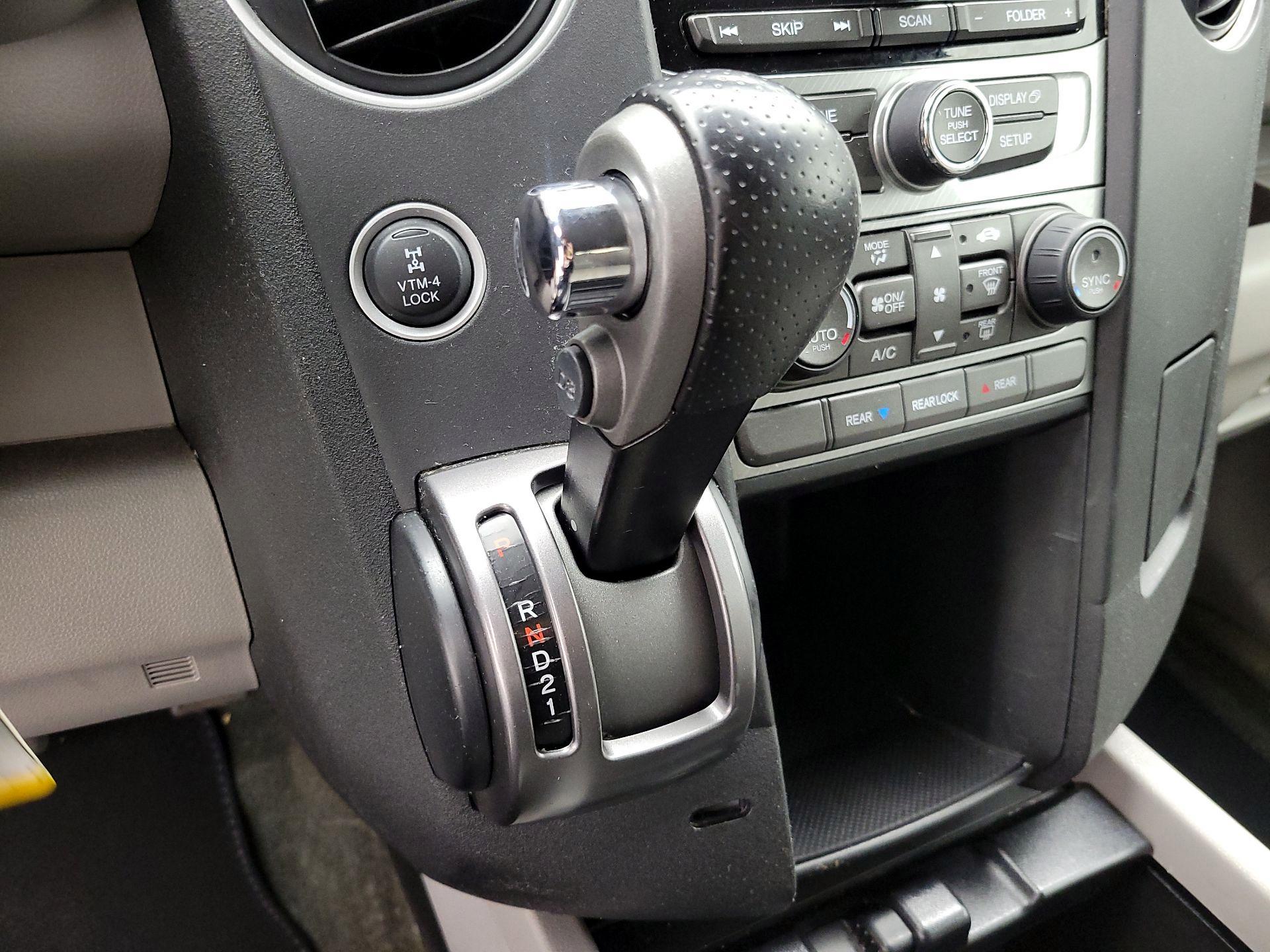 Thumbnail: 2015 Honda Pilot - 17