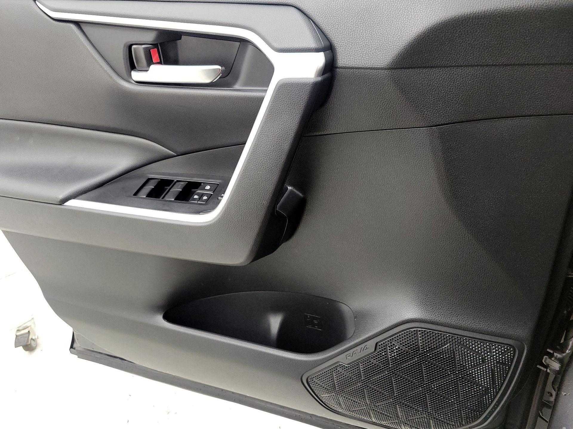 Thumbnail: 2021 Toyota RAV4 - 12