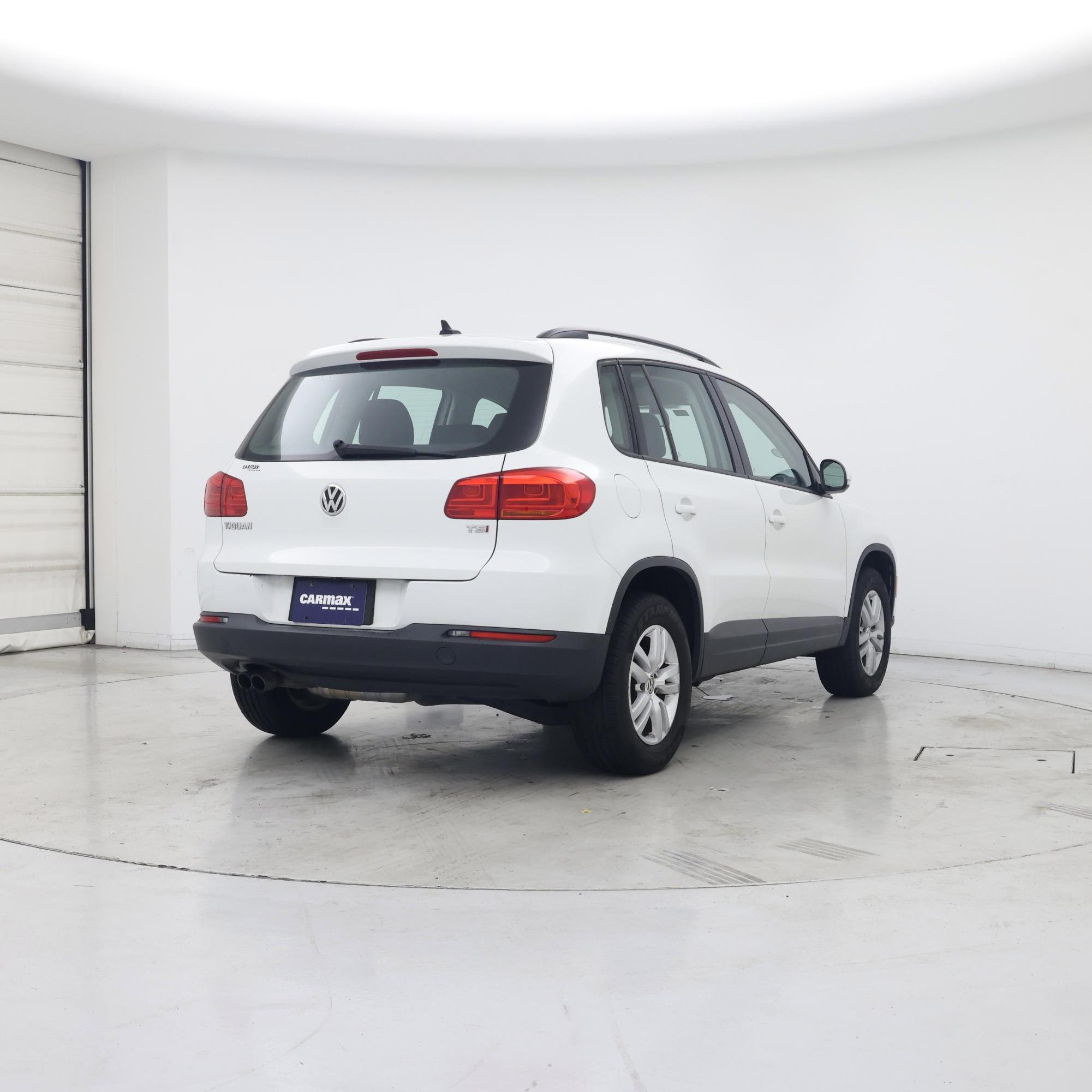 Thumbnail: 2017 Volkswagen Tiguan - 8