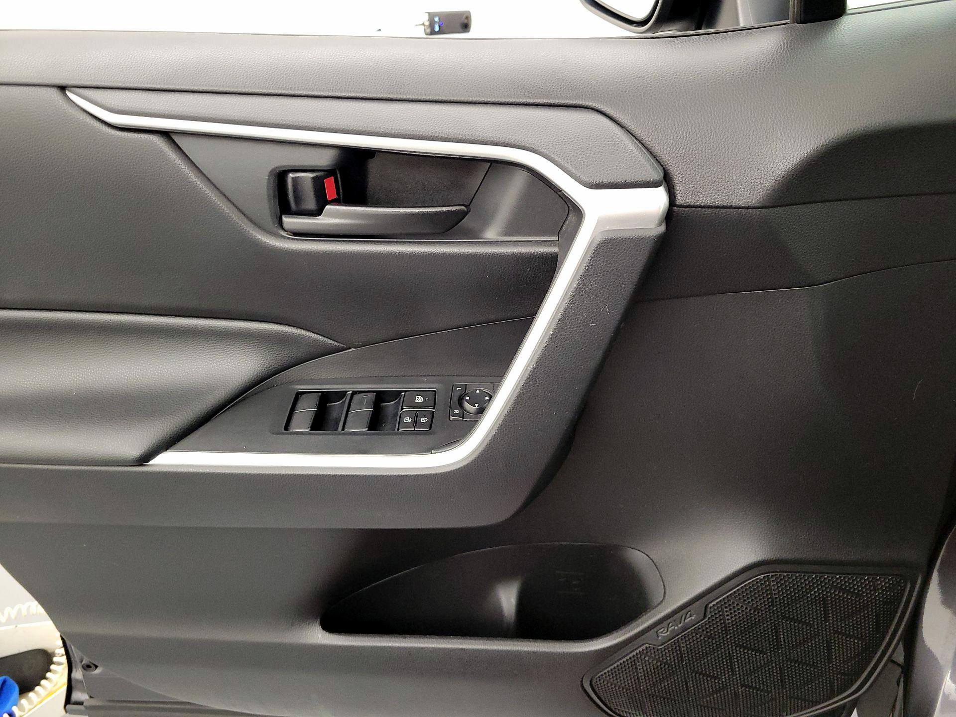Thumbnail: 2020 Toyota RAV4 - 12