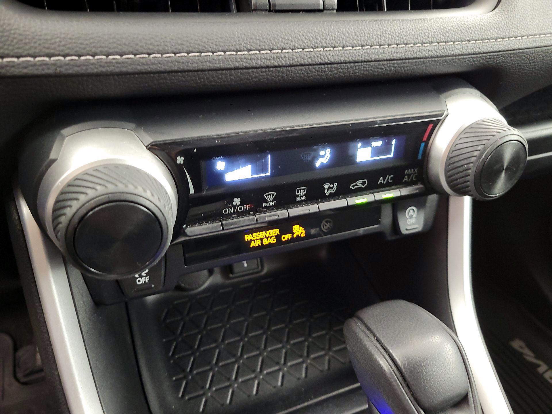 Thumbnail: 2020 Toyota RAV4 - 16